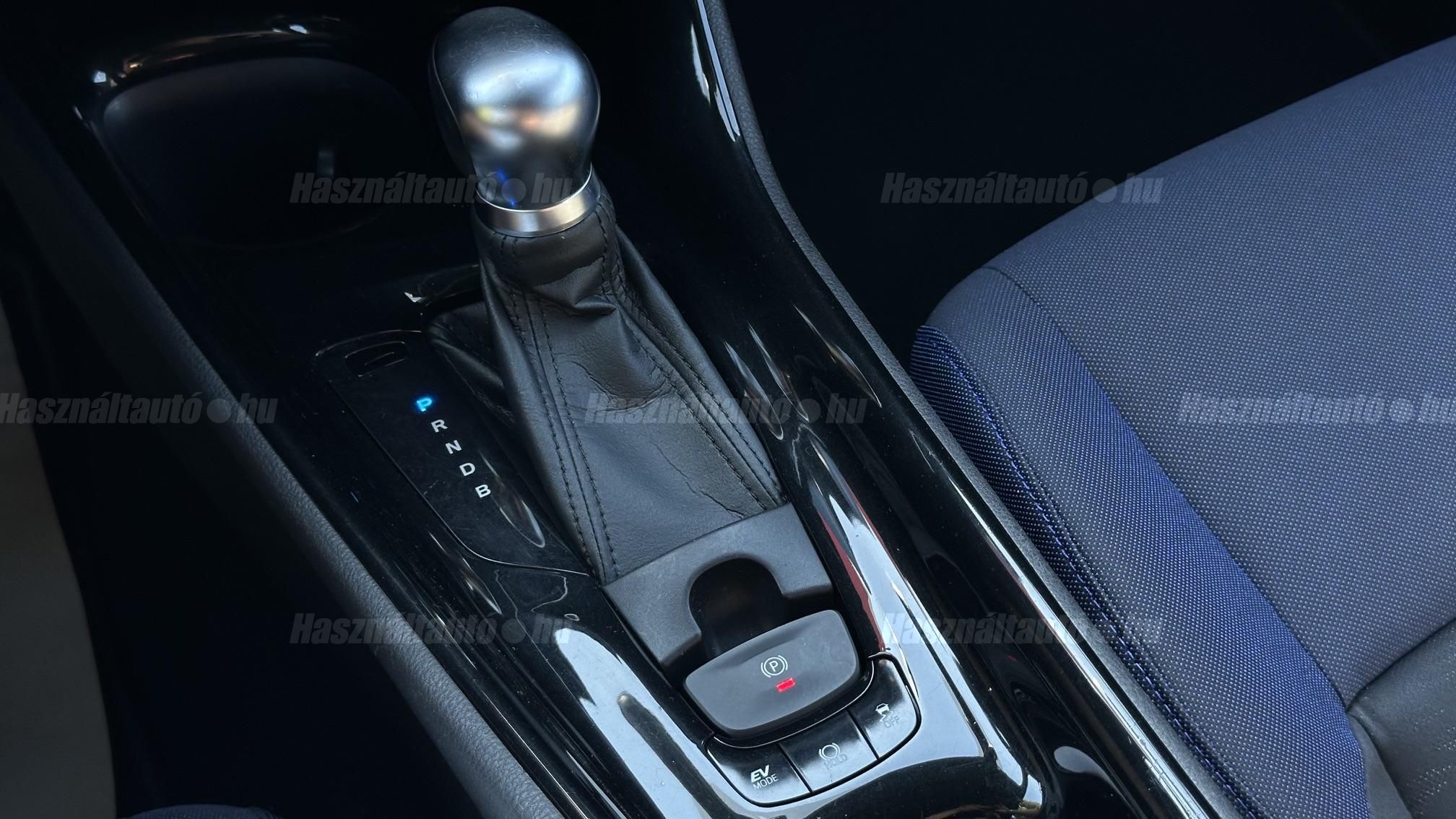 TOYOTA C-HR 1.8 Hybrid Dynamic Comfort e-CVT
