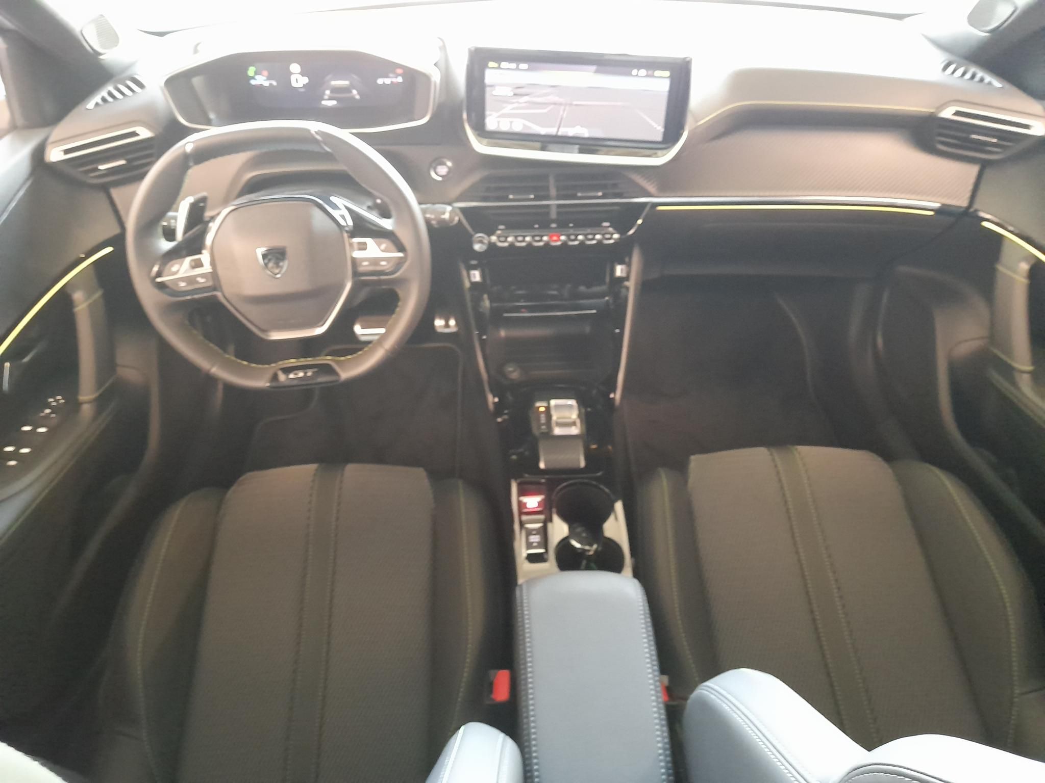 PEUGEOT 2008 1.2 PureTech GT EAT8 Tesztautó Gablini M3 1152. Bp.. Városkapu u.1 - 8. kép