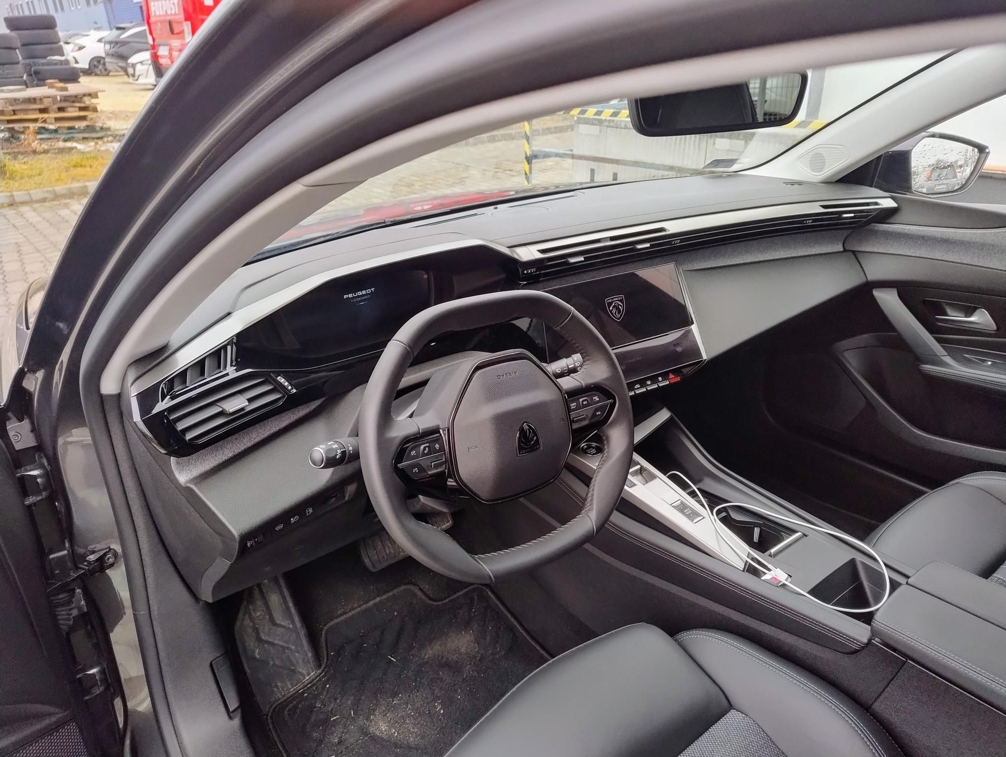 PEUGEOT 308 SW 1.6 PureTech PHEV Allure Pack EAT8 180LE tesztautó - 7. kép