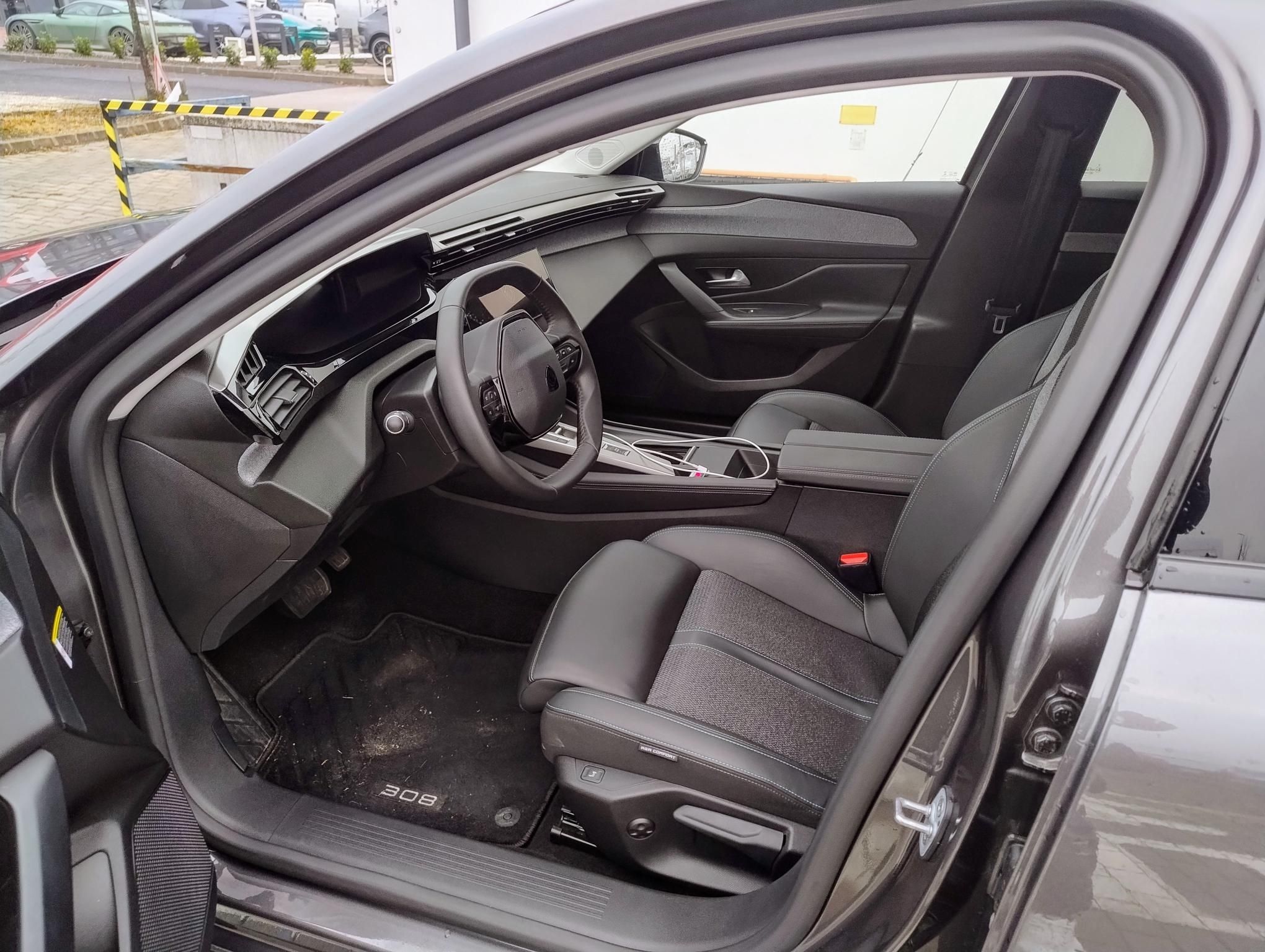 PEUGEOT 308 SW 1.6 PureTech PHEV Allure Pack EAT8 180LE tesztautó - 8. kép
