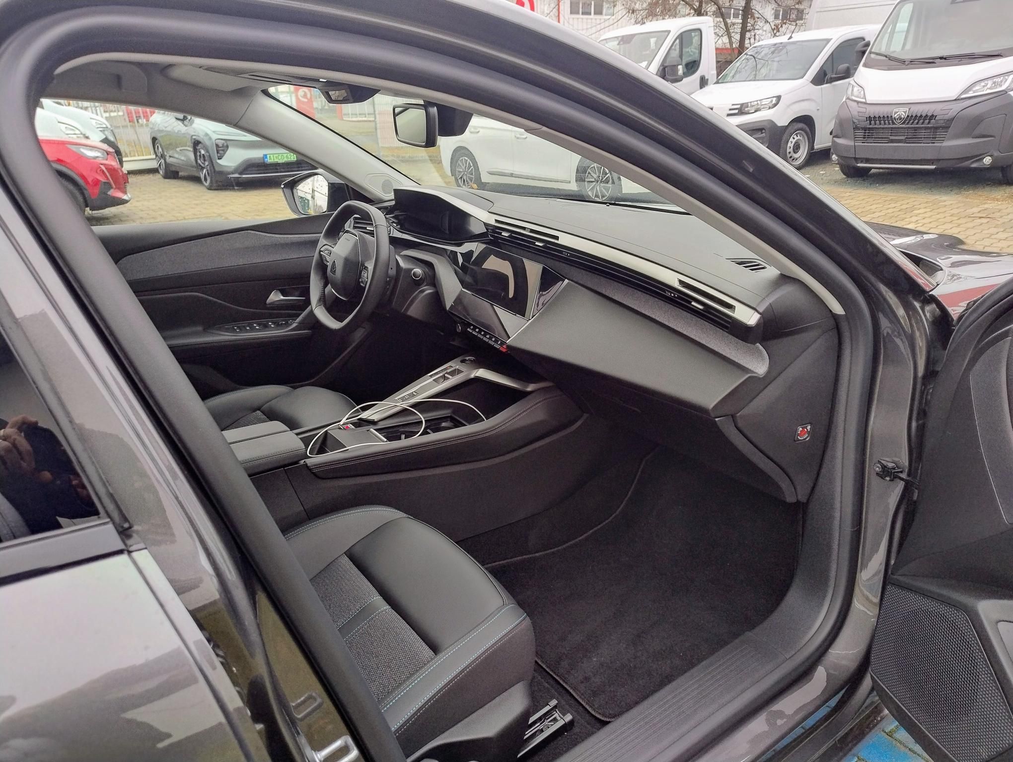 PEUGEOT 308 SW 1.6 PureTech PHEV Allure Pack EAT8 180LE tesztautó - 9. kép