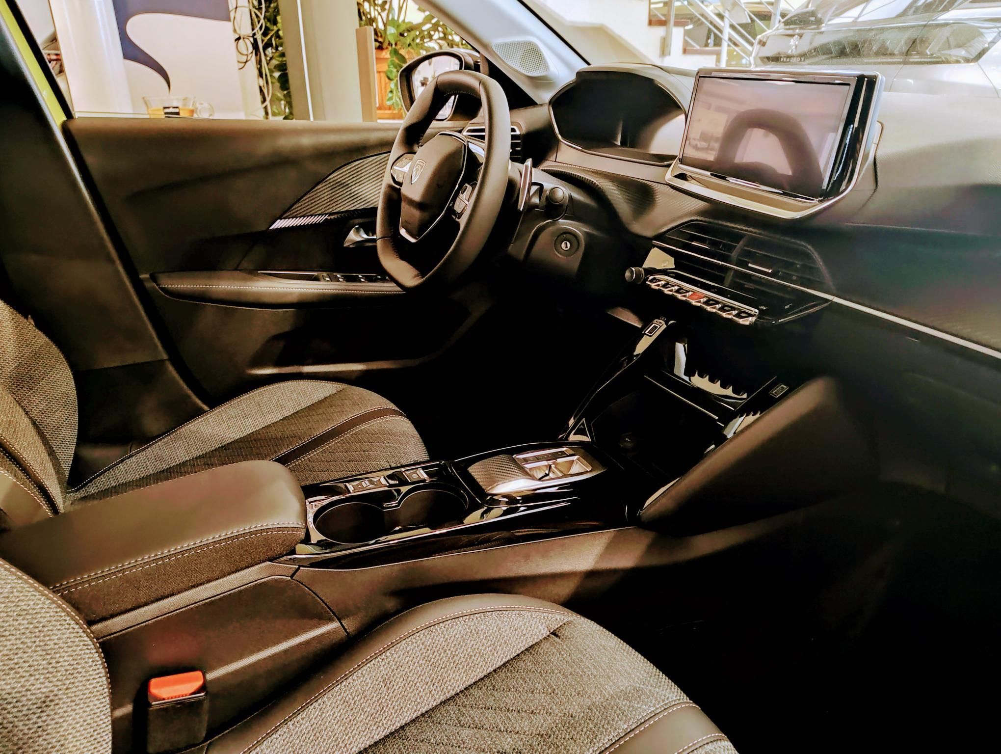 PEUGEOT 208 1.2 Hybrid Allure e-DCS6 - 8. kép