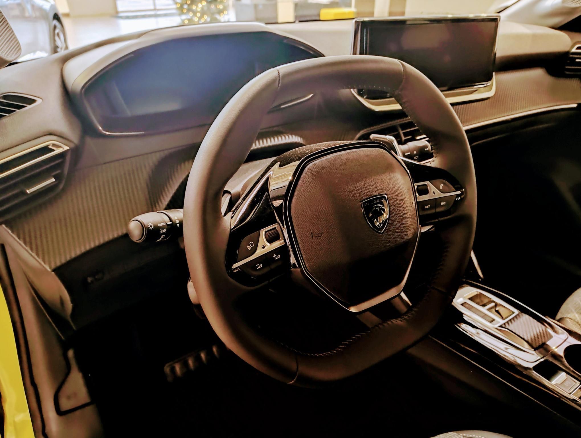 PEUGEOT 208 1.2 Hybrid Allure e-DCS6 - 9. kép
