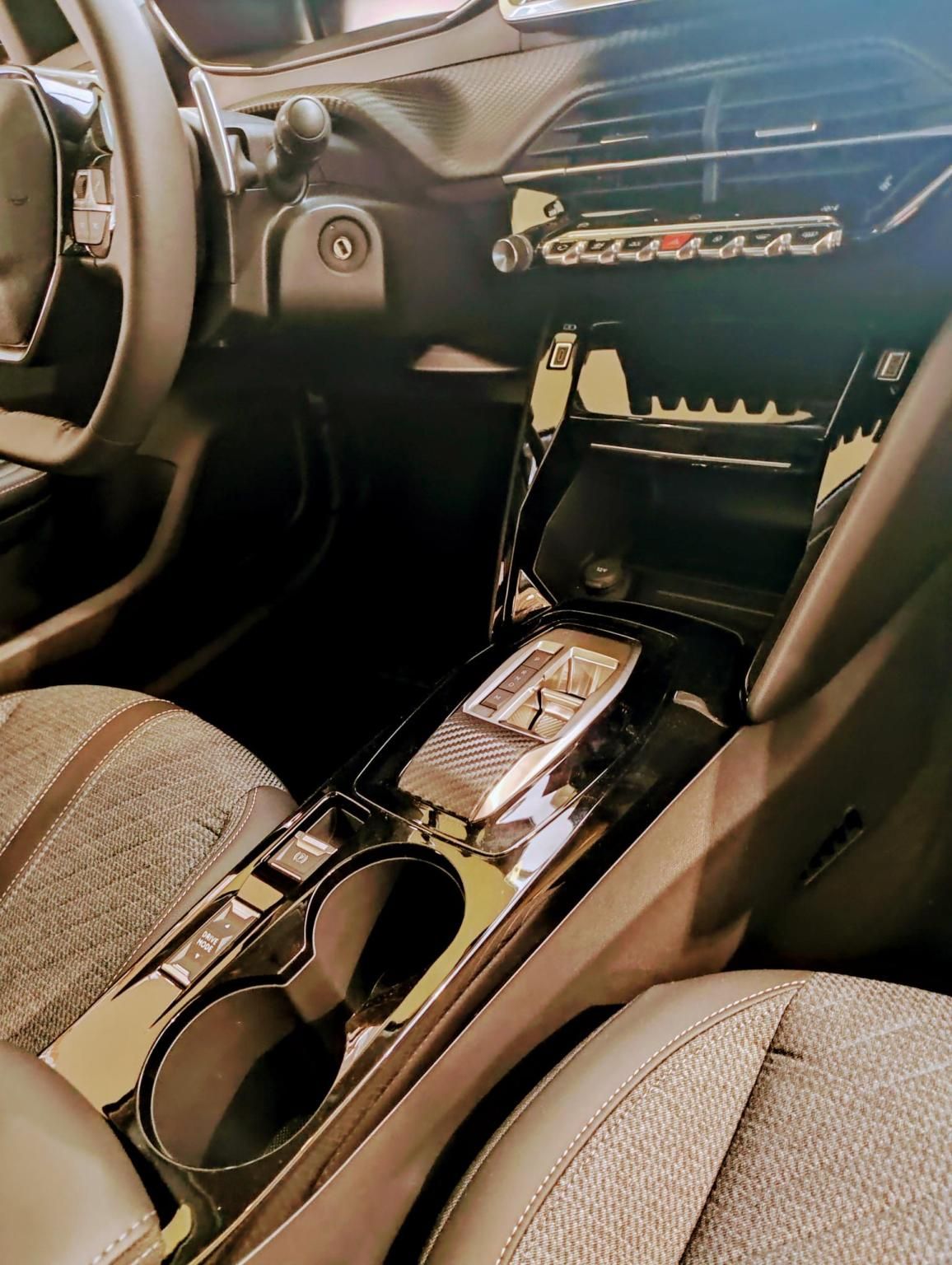 PEUGEOT 208 1.2 Hybrid Allure e-DCS6 - 10. kép