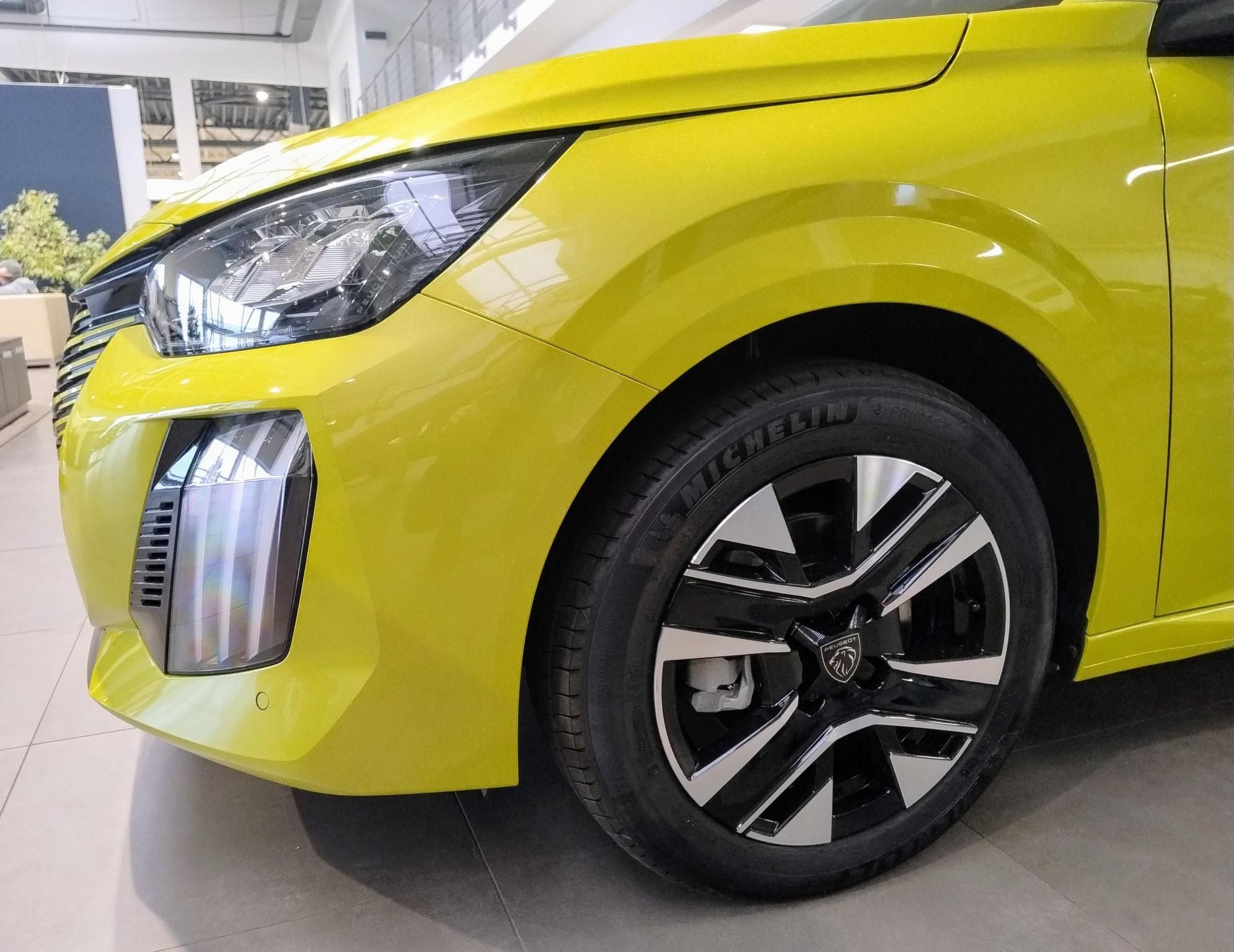 PEUGEOT 208 1.2 Hybrid Allure e-DCS6 - 13. kép