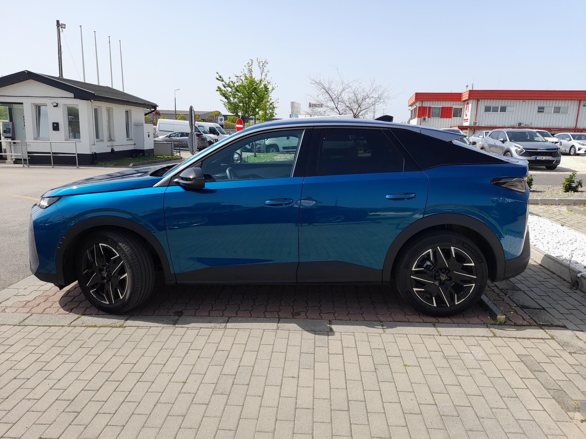 PEUGEOT 3008 1.2 Hybrid Allure e-DCT6 Tesztautó Gablini M3 - 5. kép