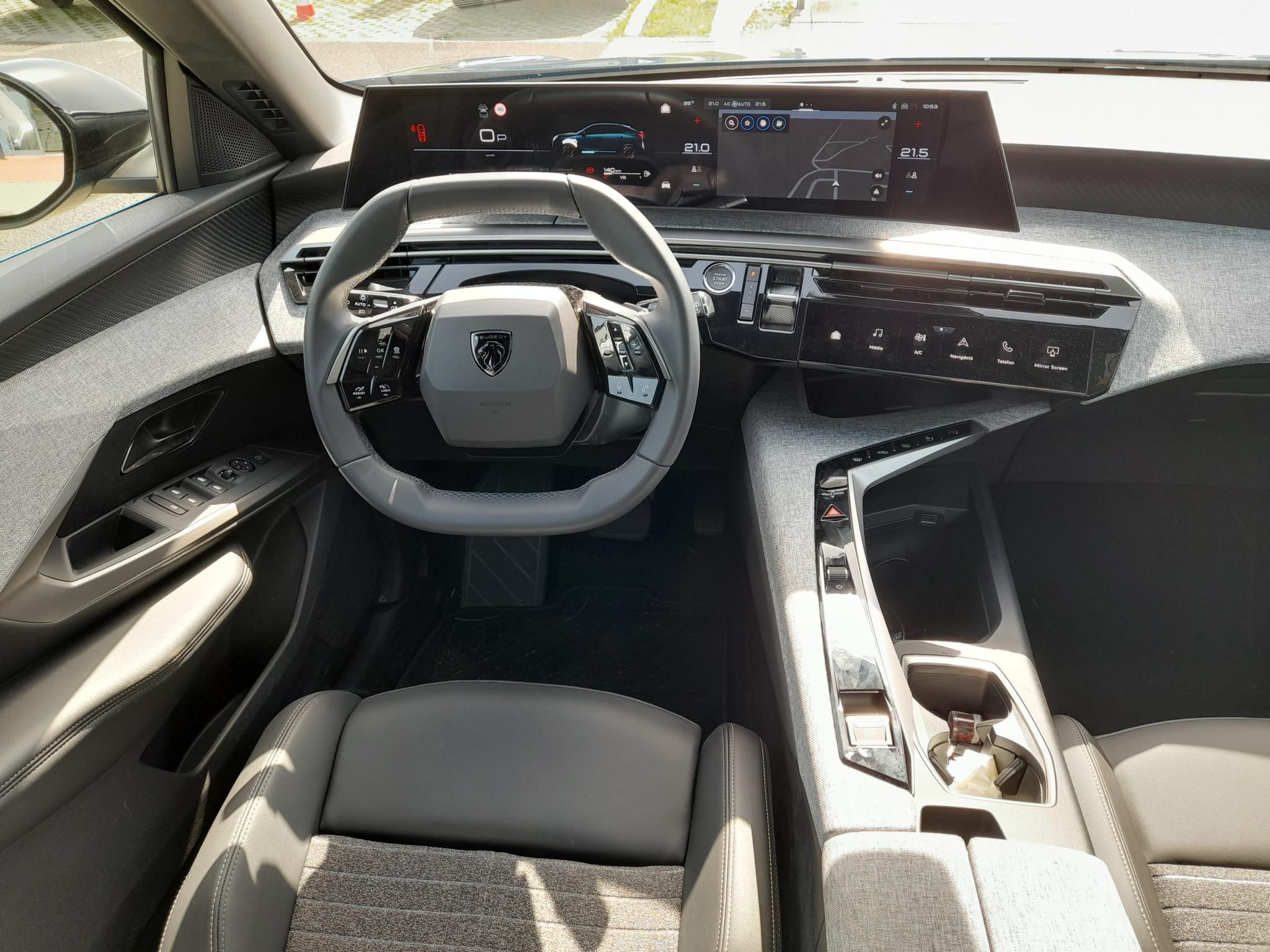 PEUGEOT 3008 1.2 Hybrid Allure e-DCT6 Tesztautó Gablini M3 - 6. kép
