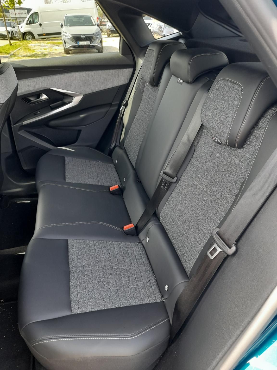 PEUGEOT 3008 1.2 Hybrid Allure e-DCT6 Tesztautó Gablini M3 - 9. kép