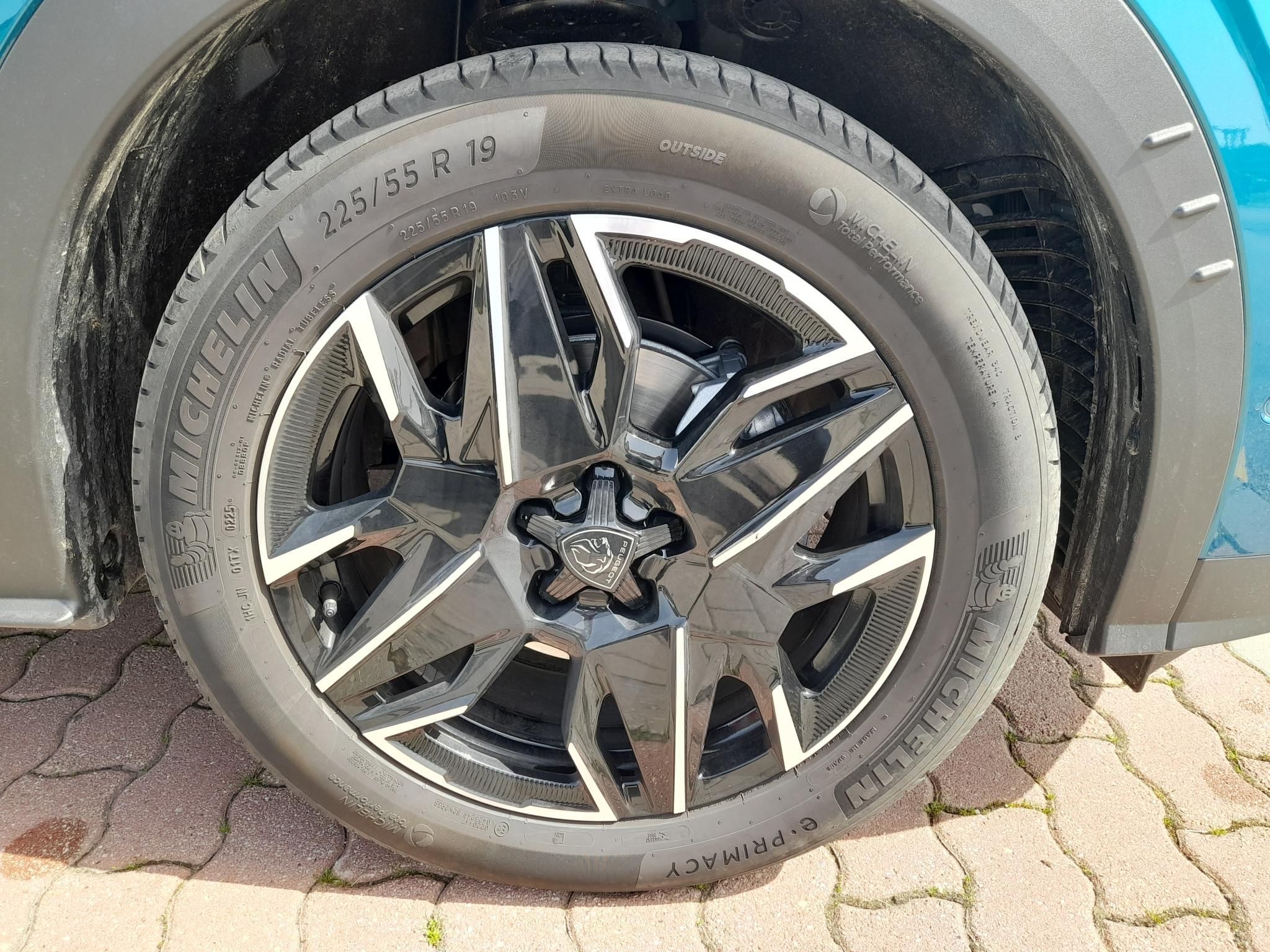 PEUGEOT 3008 1.2 Hybrid Allure e-DCT6 Tesztautó Gablini M3 - 10. kép