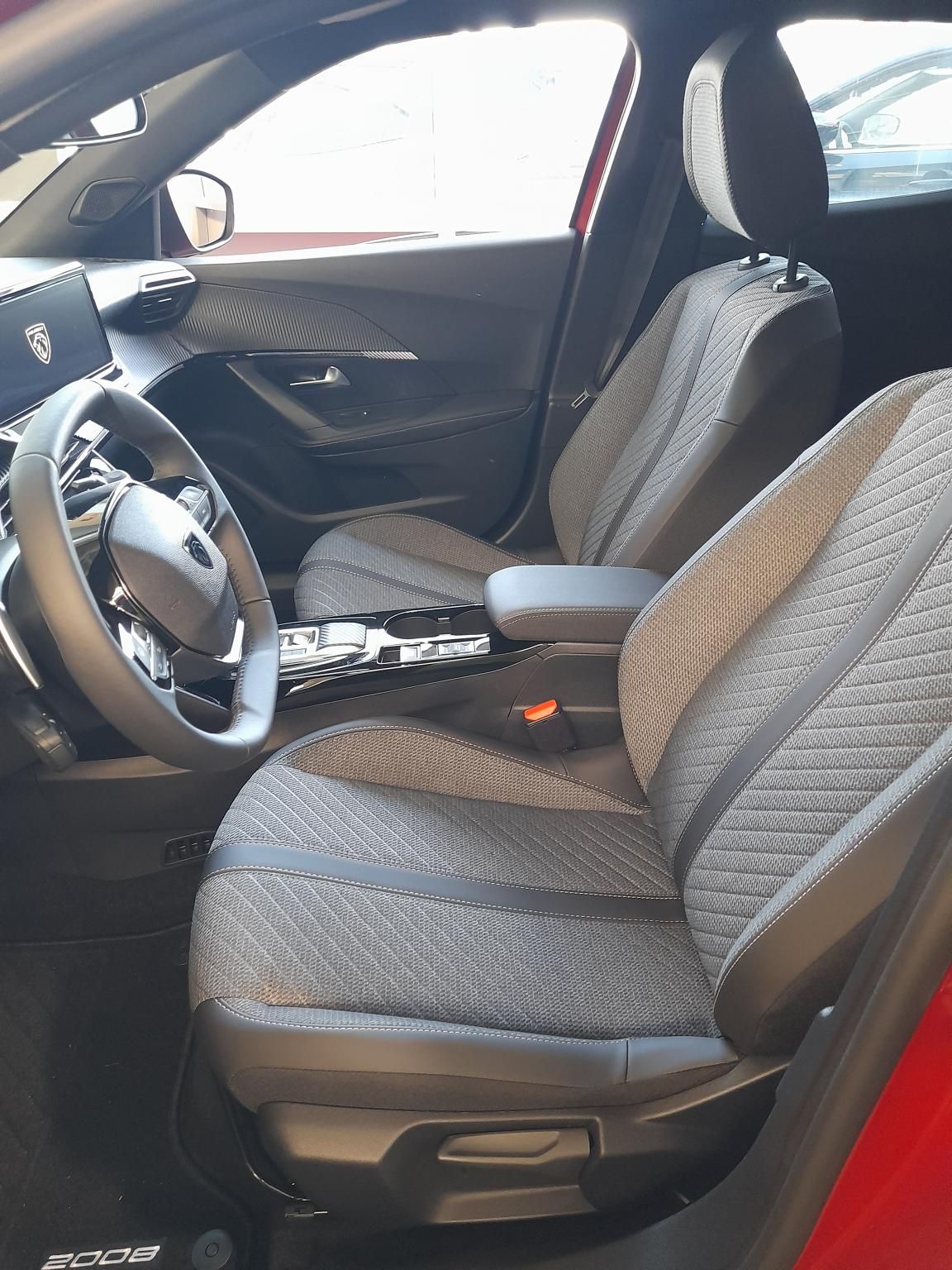 PEUGEOT 2008 1.2 Hybrid Allure e-DCS6 Szabad készlet Gablini M3 THM 4.9% - 5. kép