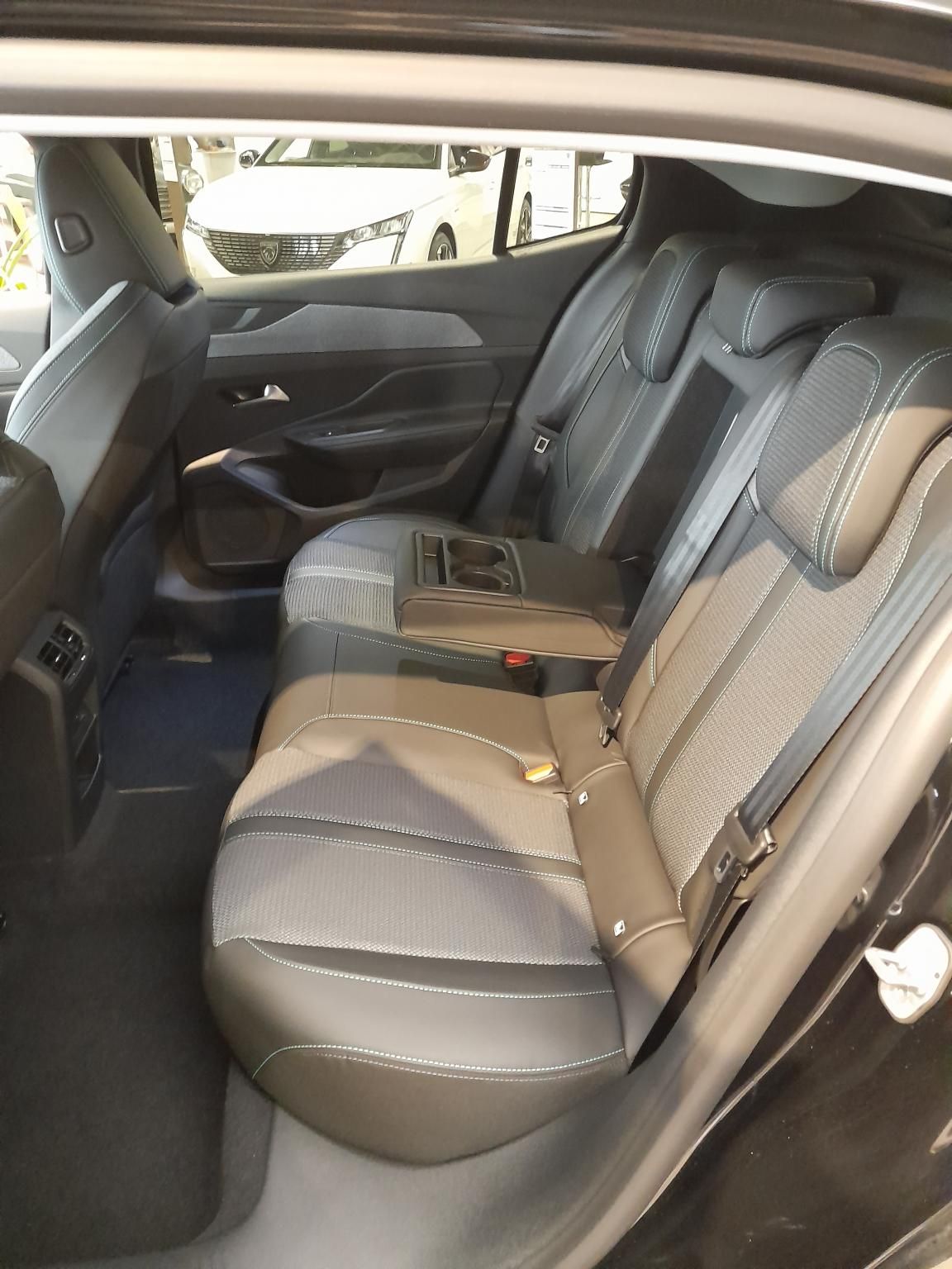 PEUGEOT 408 1.2 Hybrid Allure e-DCS6 Szabad készlet Gablini M3 - 7. kép