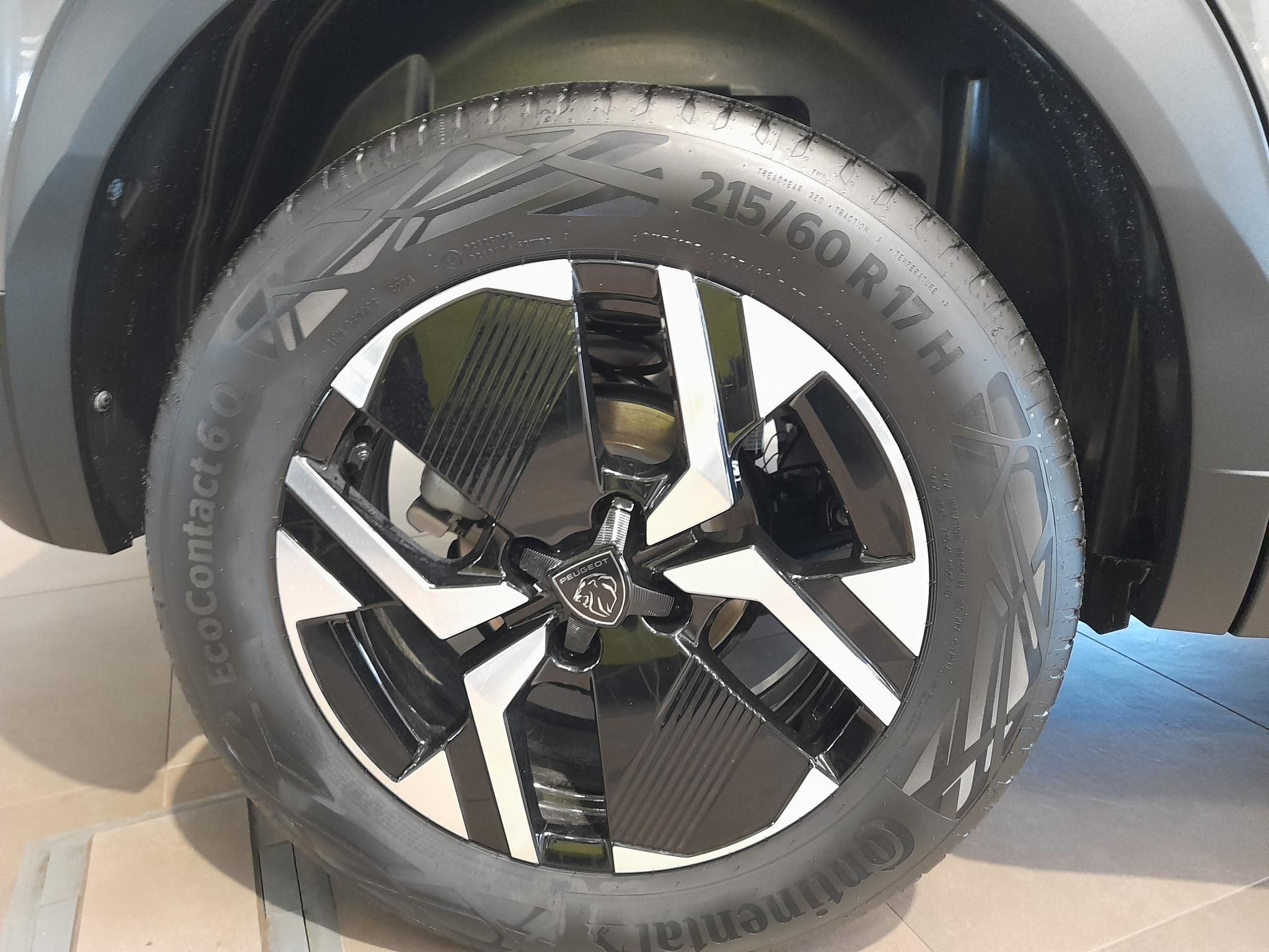 PEUGEOT 2008 1.2 Hybrid Allure e-DCS6 Tesztautó Gablini M3 - 8. kép