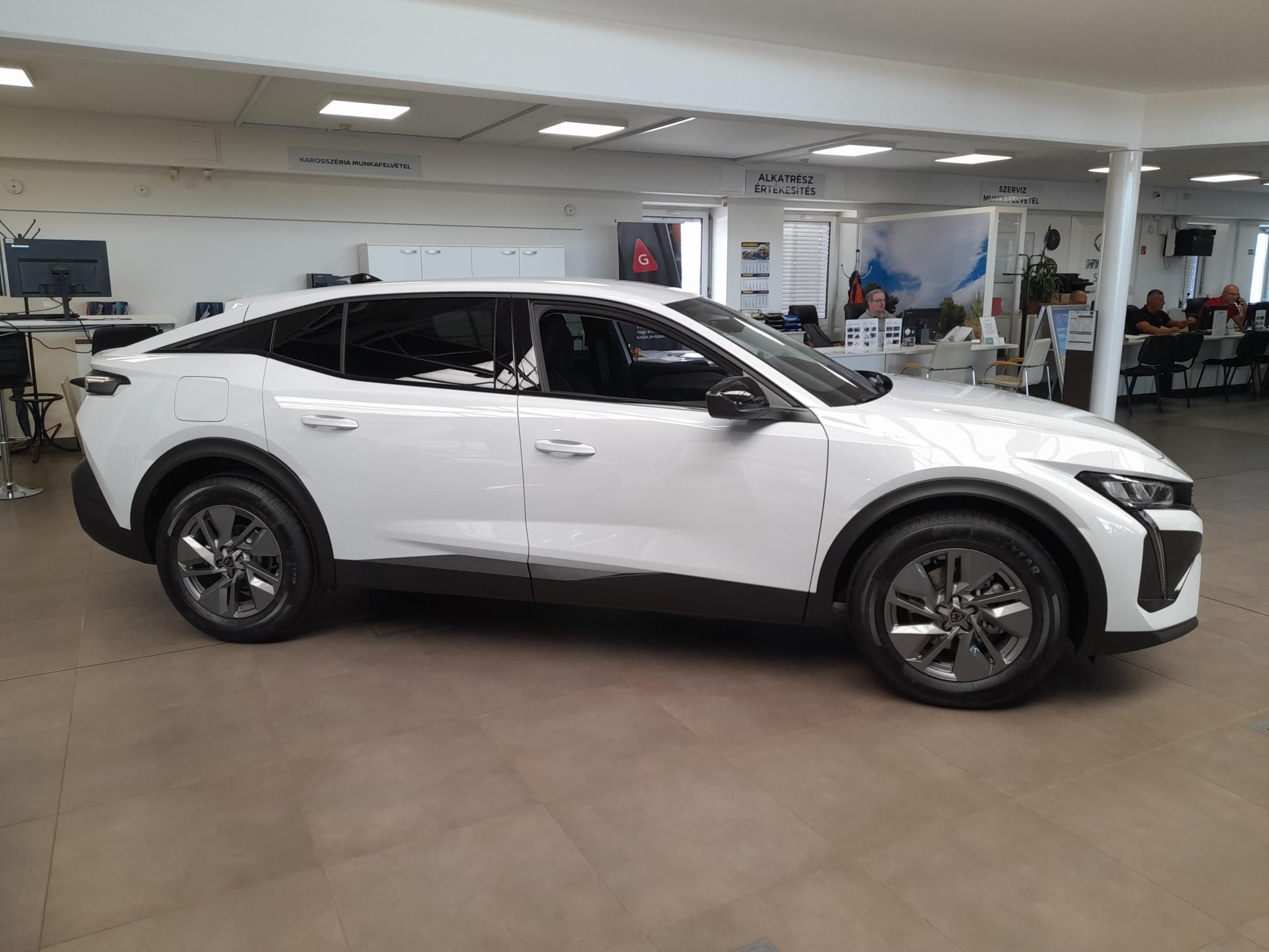 PEUGEOT 408 1.2 Hybrid Allure e-DCS6 Szabad készlet Gablini M3 - 5. kép