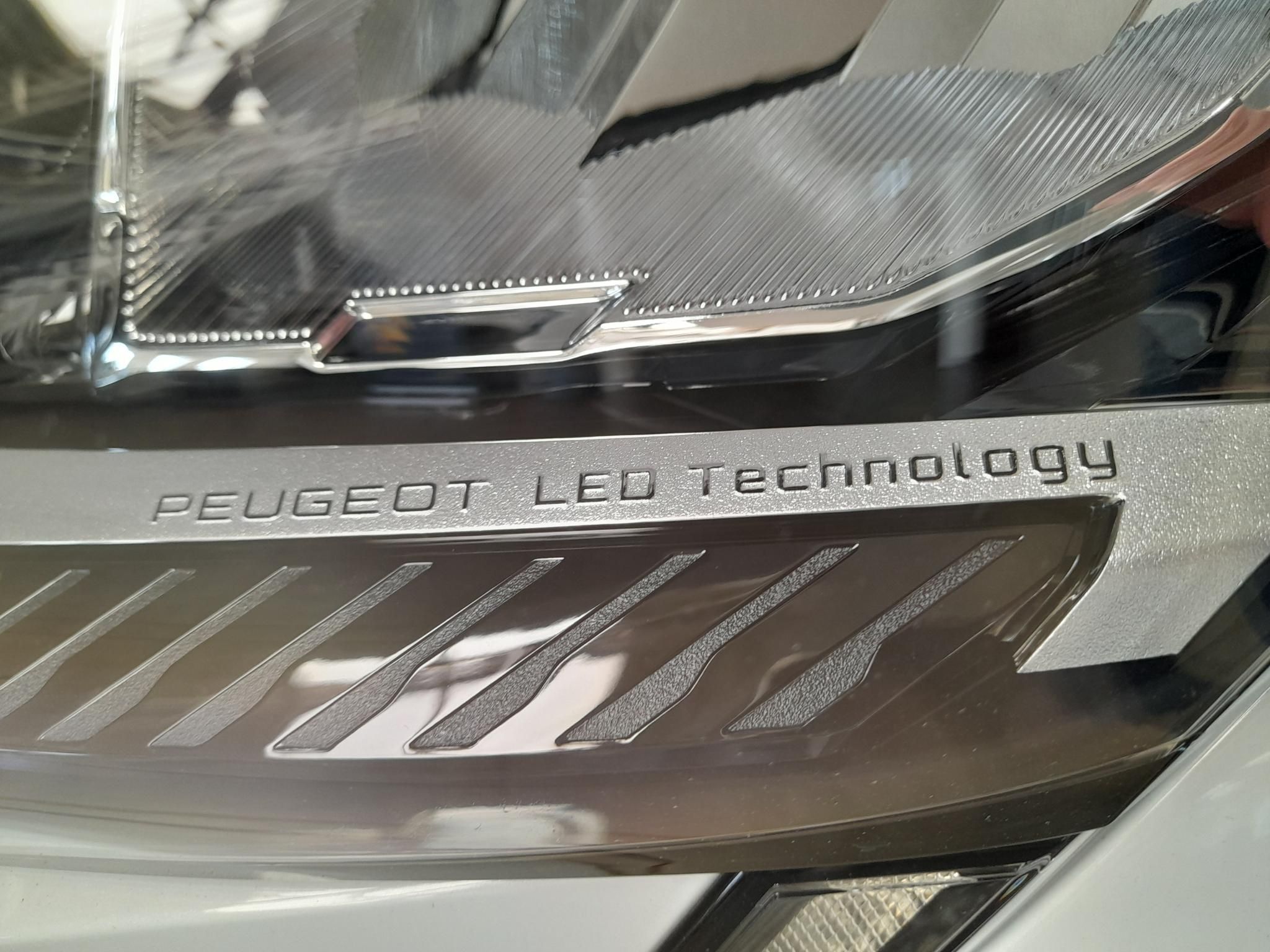 PEUGEOT 408 1.2 Hybrid Allure e-DCS6 Szabad készlet Gablini M3 - 11. kép