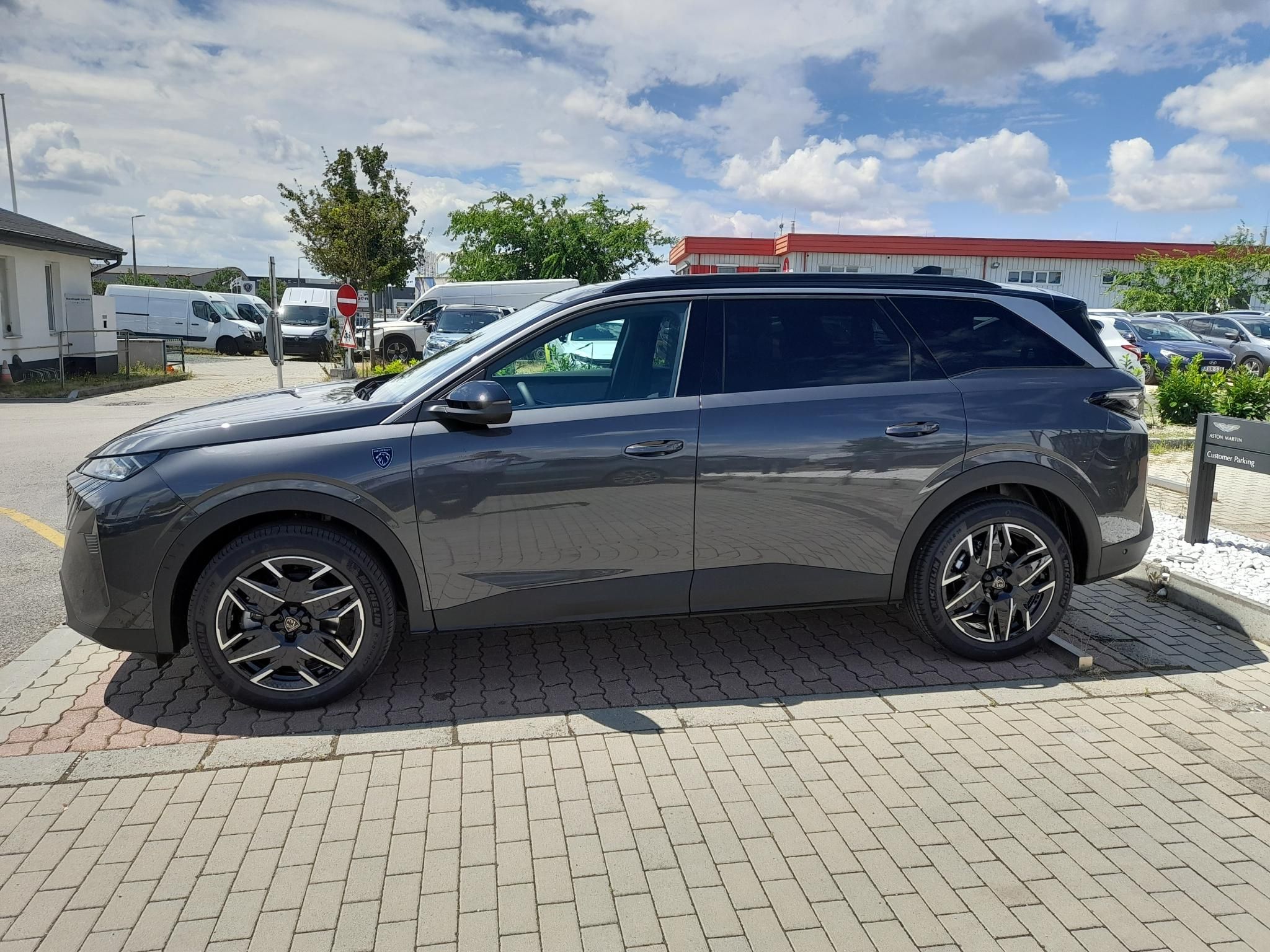 PEUGEOT 5008 1.2 Hybrid GT e-DCT6 (7 személyes ) Tesztautó minden opcióval - 3. kép