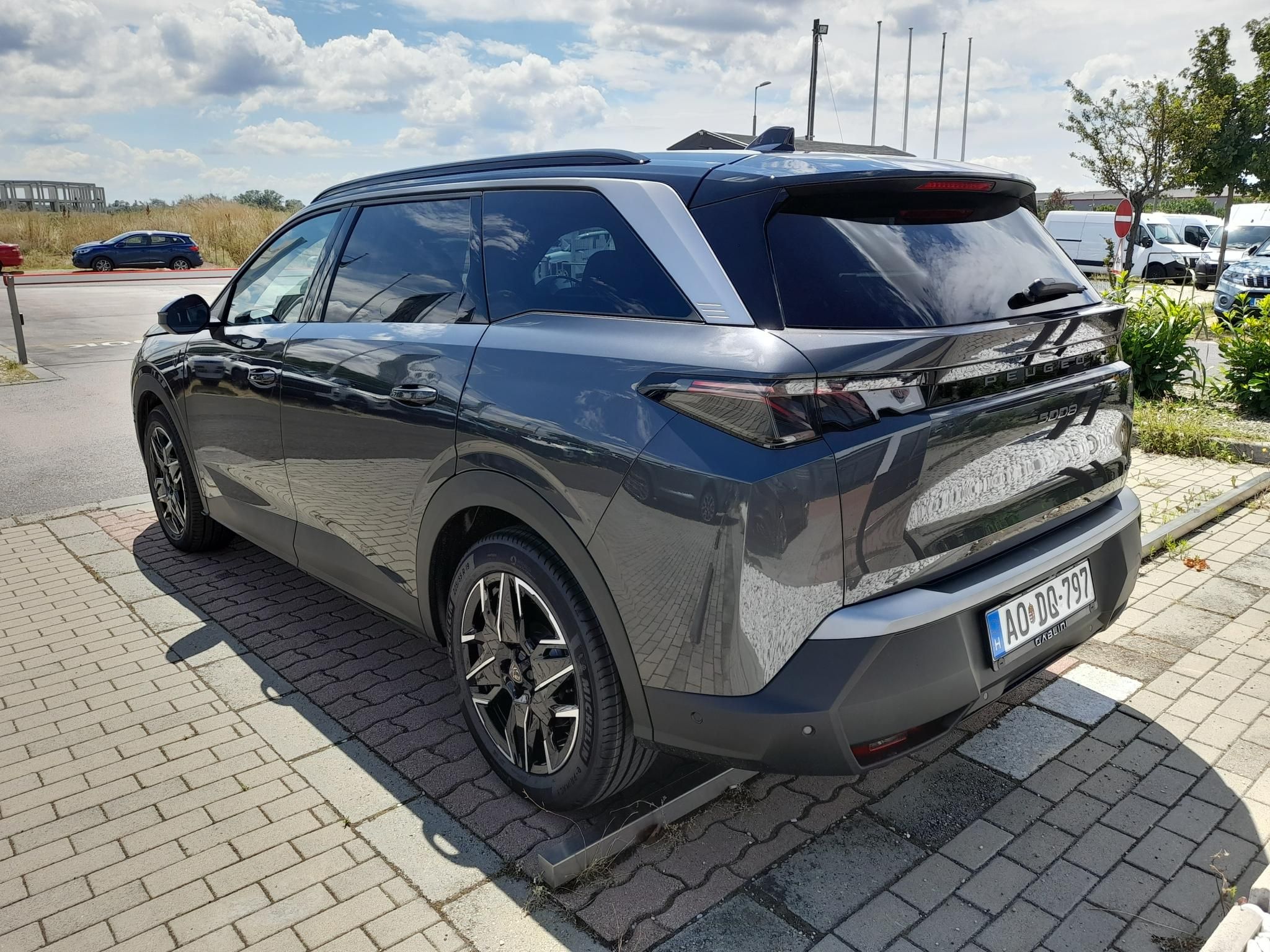 PEUGEOT 5008 1.2 Hybrid GT e-DCT6 (7 személyes ) Tesztautó minden opcióval - 5. kép