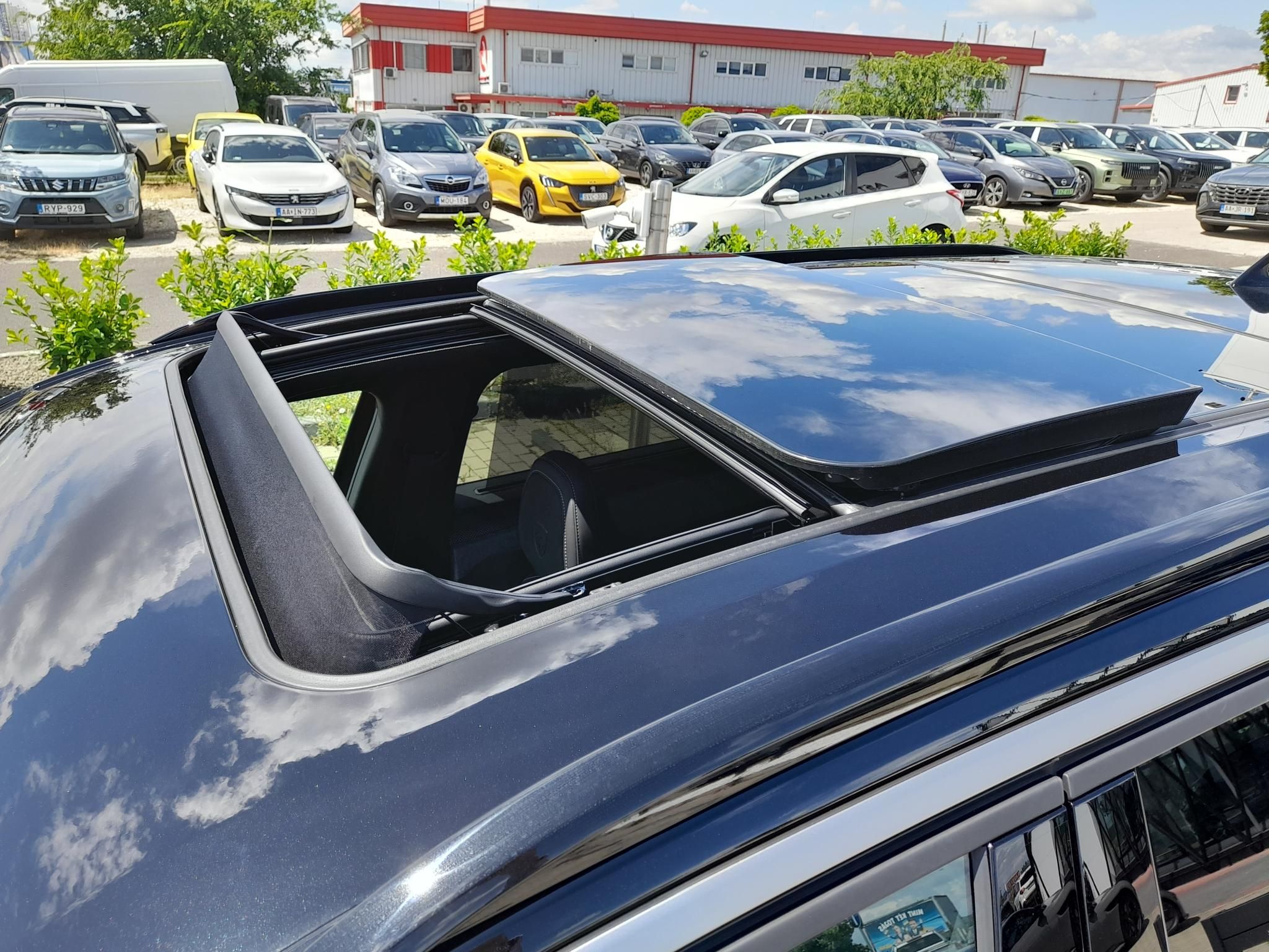 PEUGEOT 5008 1.2 Hybrid GT e-DCT6 (7 személyes ) Tesztautó minden opcióval - 6. kép
