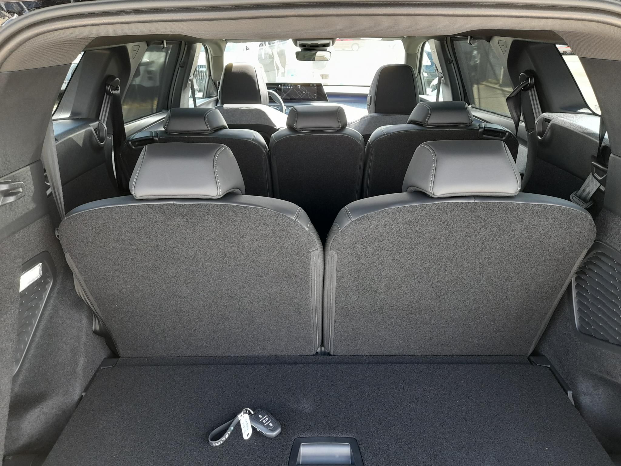 PEUGEOT 5008 1.2 Hybrid GT e-DCT6 (7 személyes ) Tesztautó minden opcióval - 11. kép