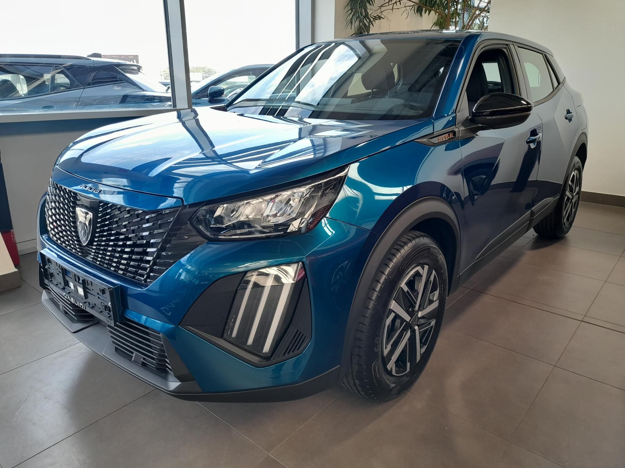 PEUGEOT 2008 1.2 Hybrid Style e-DCS6 Szabad készlet Gablini M3 - 1. kép