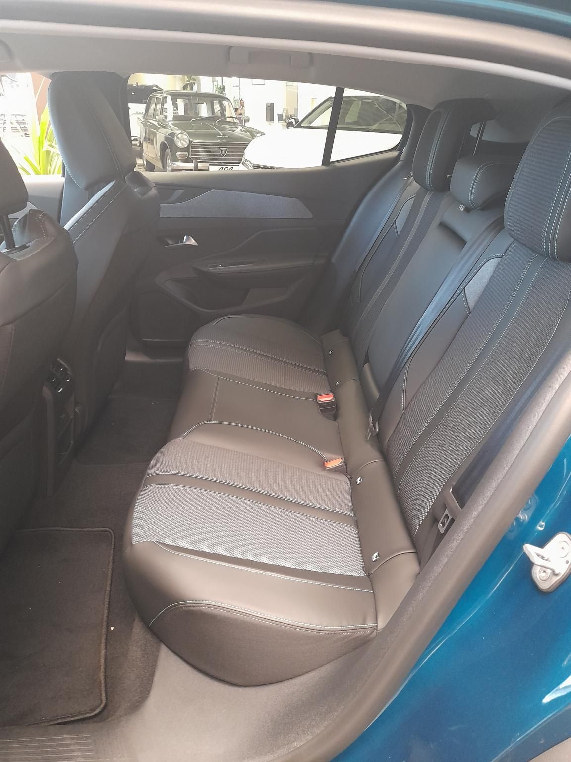 PEUGEOT 408 1.2 Hybrid Allure e-DCS6 Szabad készlet Gablini M3 - 8. kép