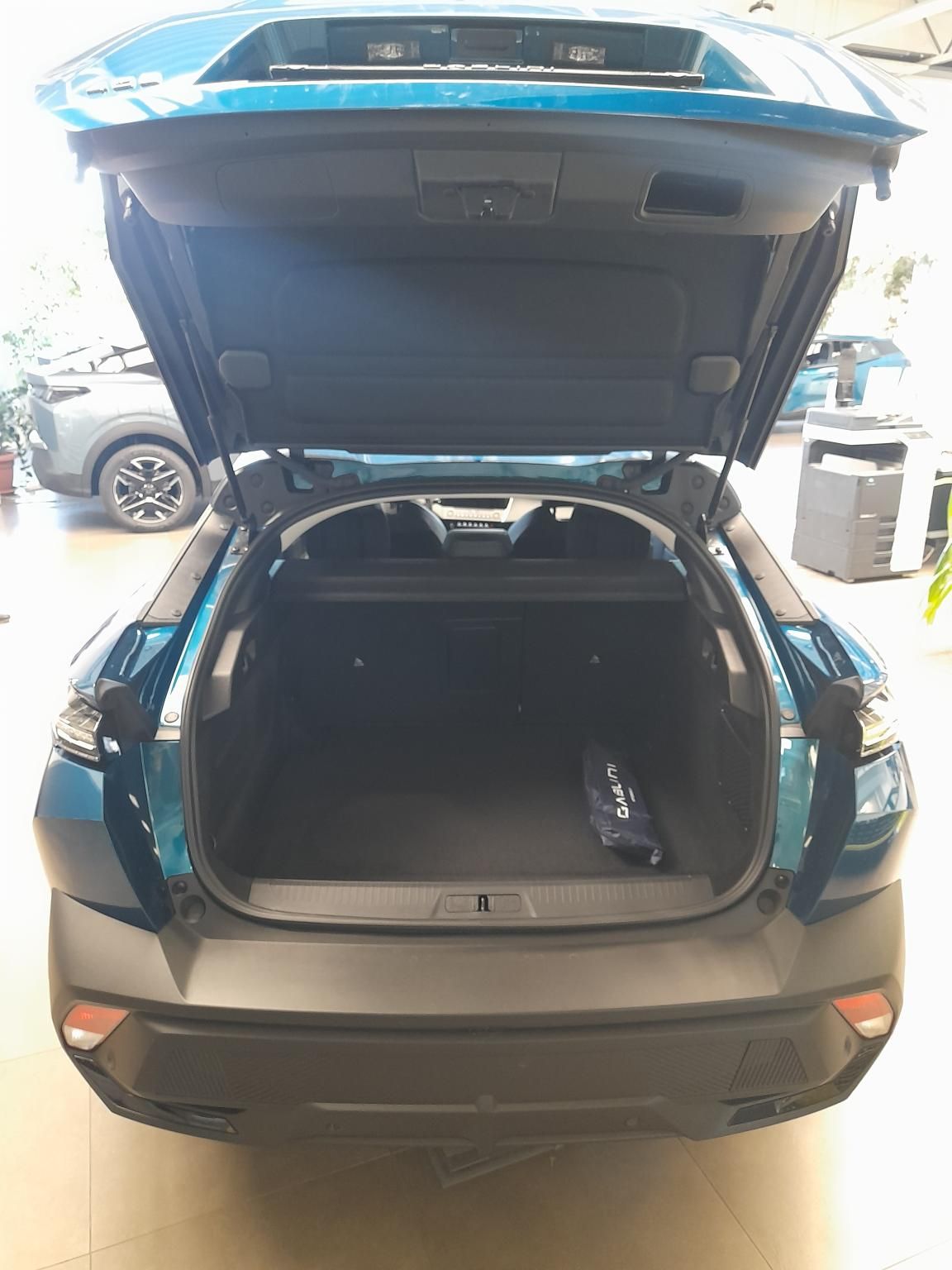 PEUGEOT 408 1.2 Hybrid Allure e-DCS6 Szabad készlet Gablini M3 - 9. kép