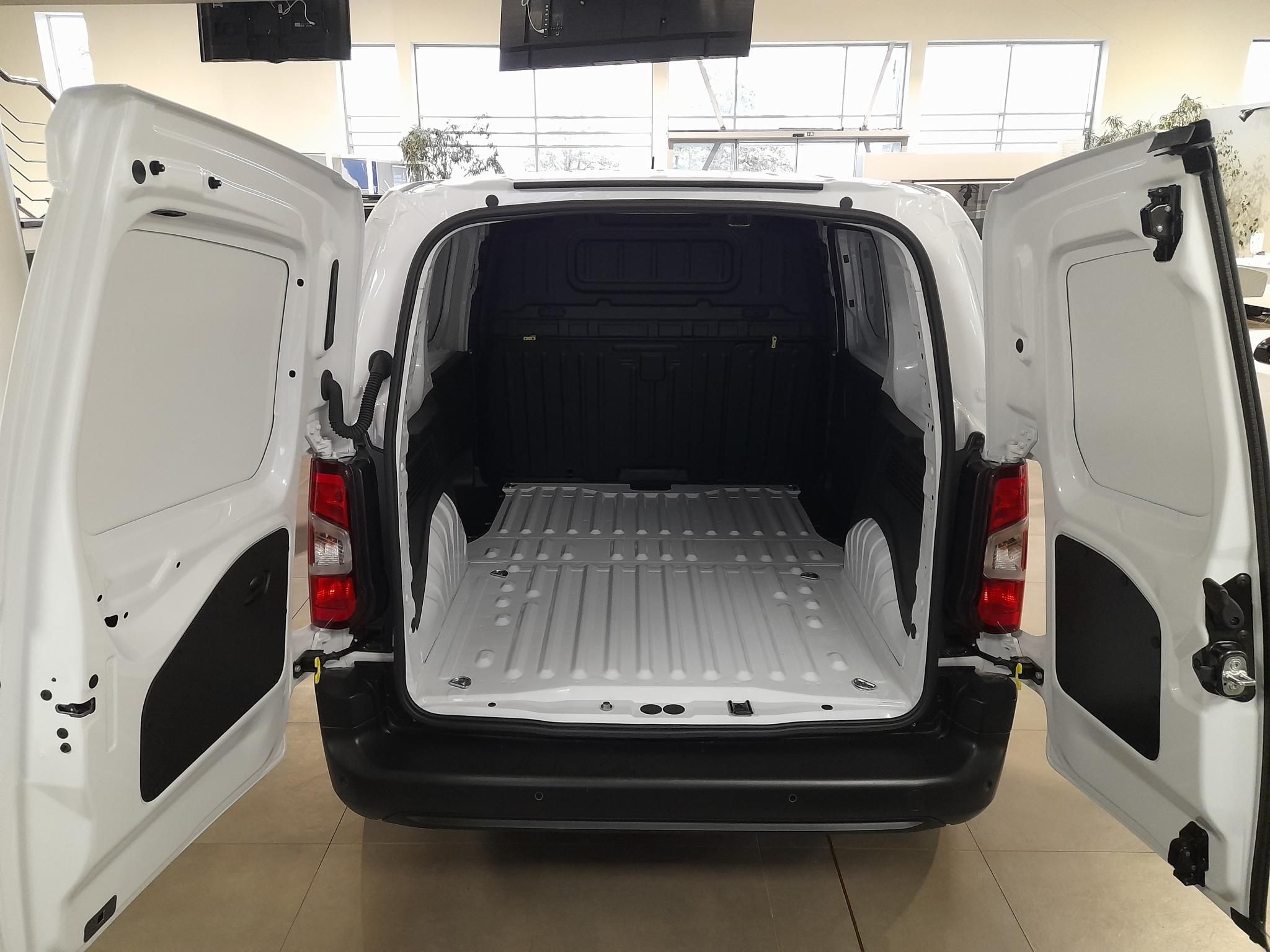 PEUGEOT PARTNER 1.5 BlueHDi 100 L2 1000 (3 személyes ) Szabad készlet Gablini M3 - 7. kép