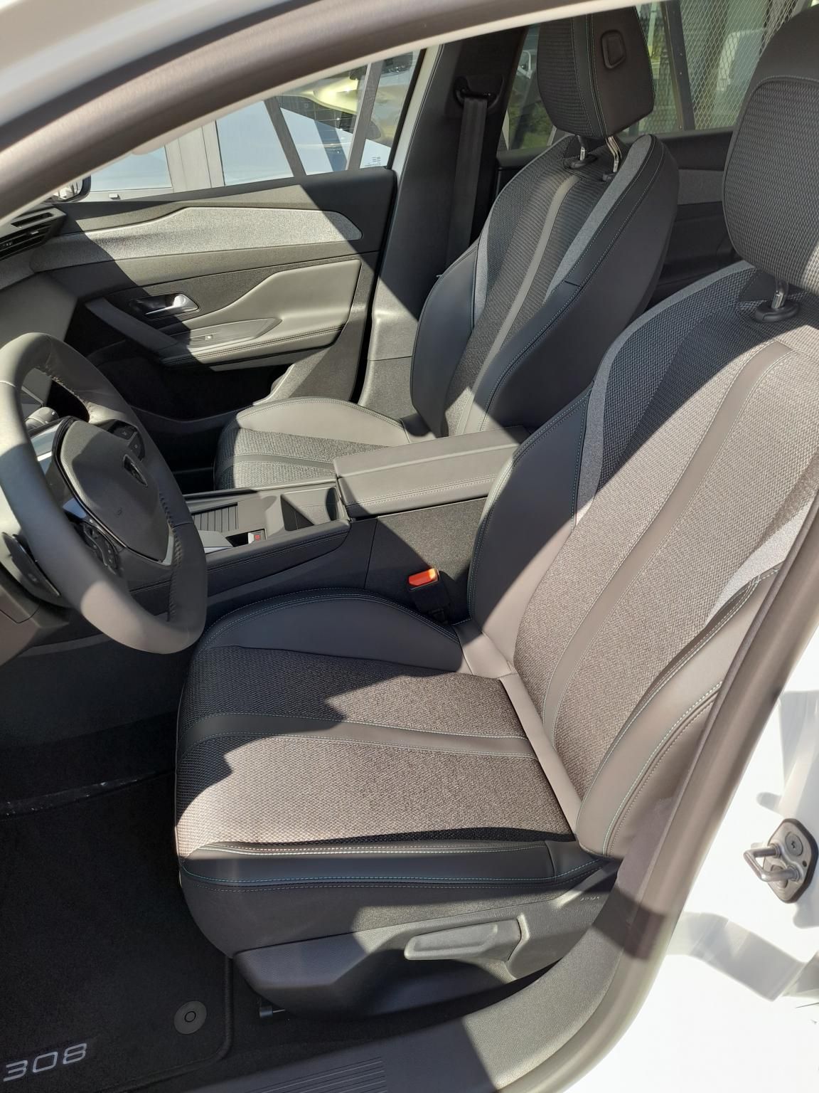 PEUGEOT 308 1.5 BlueHDi Allure EAT8 Szabad készlet Gablini M3 - 8. kép