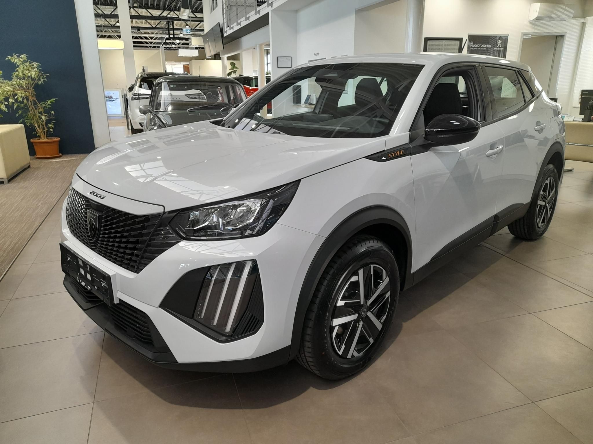 PEUGEOT 2008 1.2 PureTech Style Szabad készletről azonnal Gablini M3