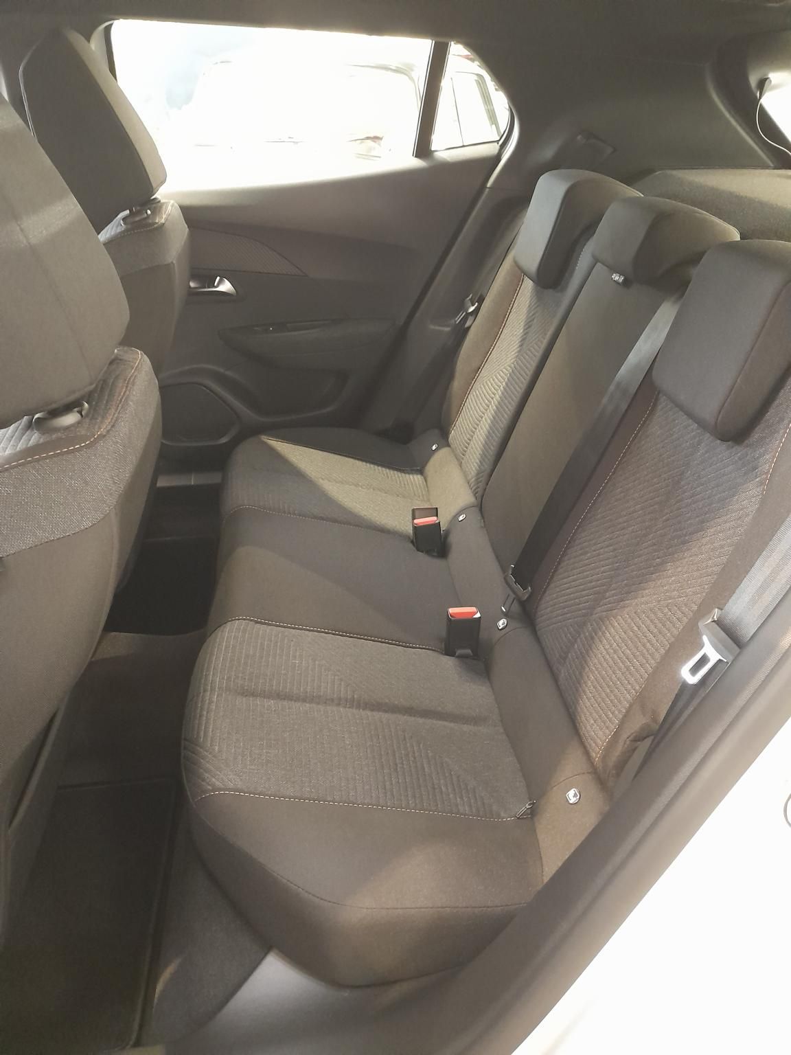PEUGEOT 2008 1.2 PureTech Style Szabad készletről azonnal Gablini M3 - 9. kép