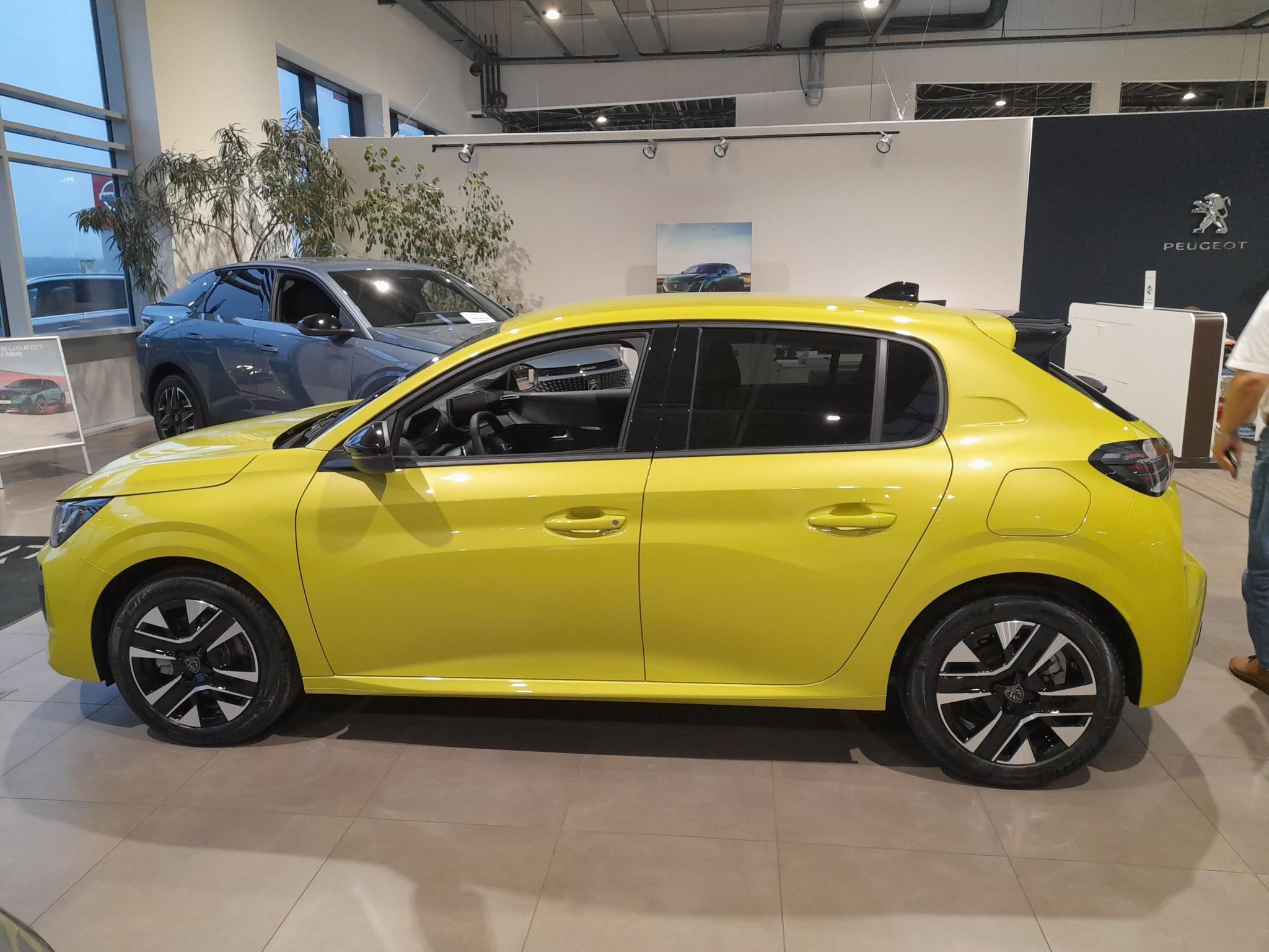 PEUGEOT 208 1.2 Hybrid Allure e-DCS6 Szabad készlet Gablini M3 - 4. kép