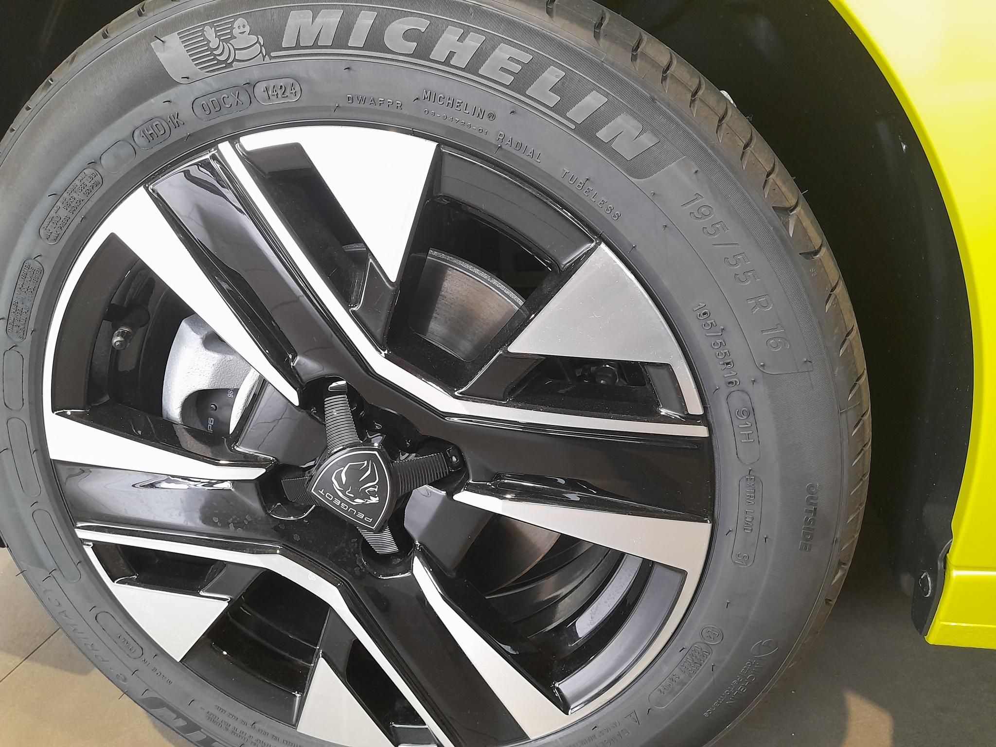 PEUGEOT 208 1.2 Hybrid Allure e-DCS6 Szabad készlet Gablini M3 - 10. kép