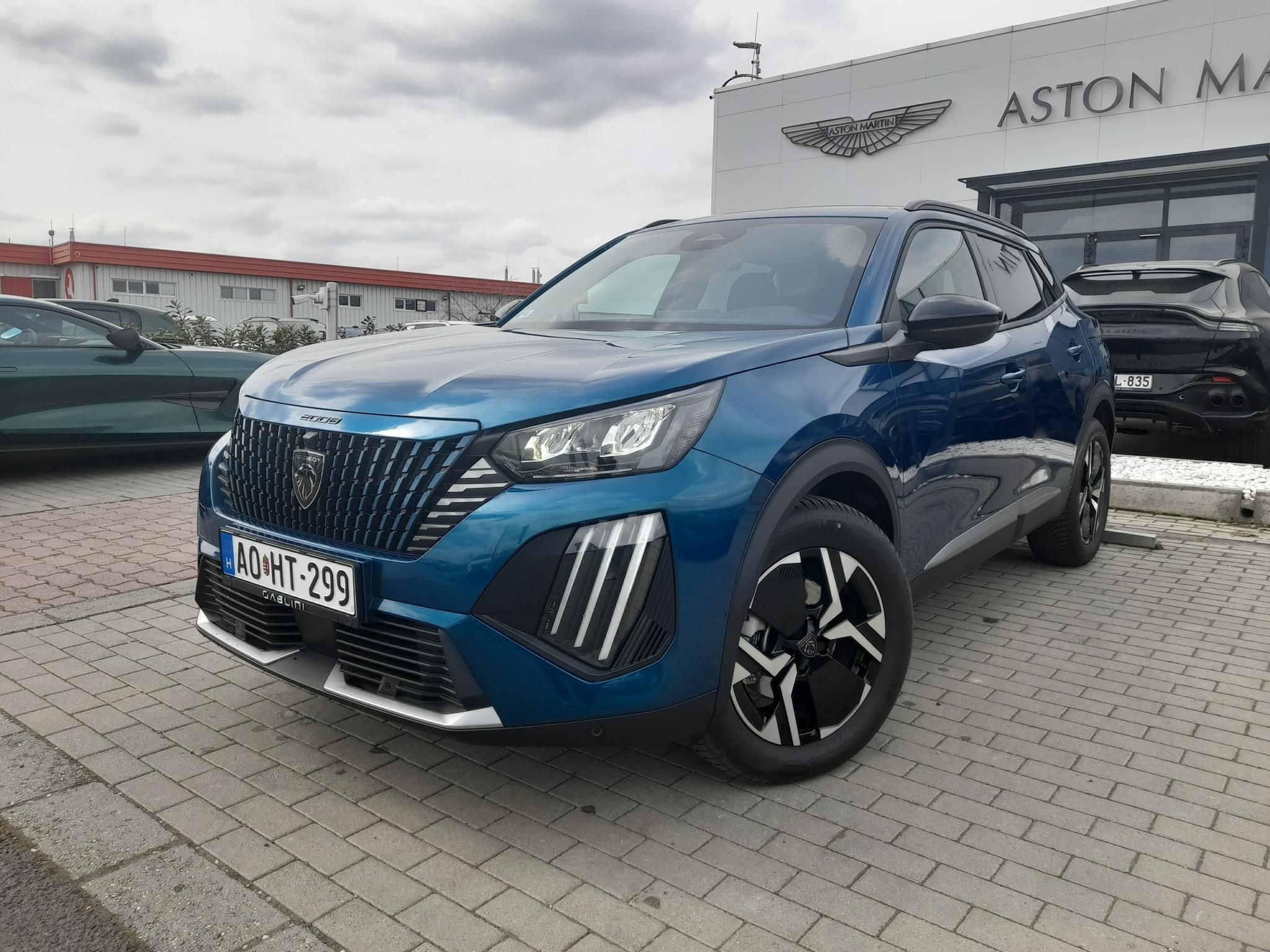PEUGEOT 2008 1.2 Hybrid Allure e-DCS6 Tesztautó minden opcióval - 1. kép