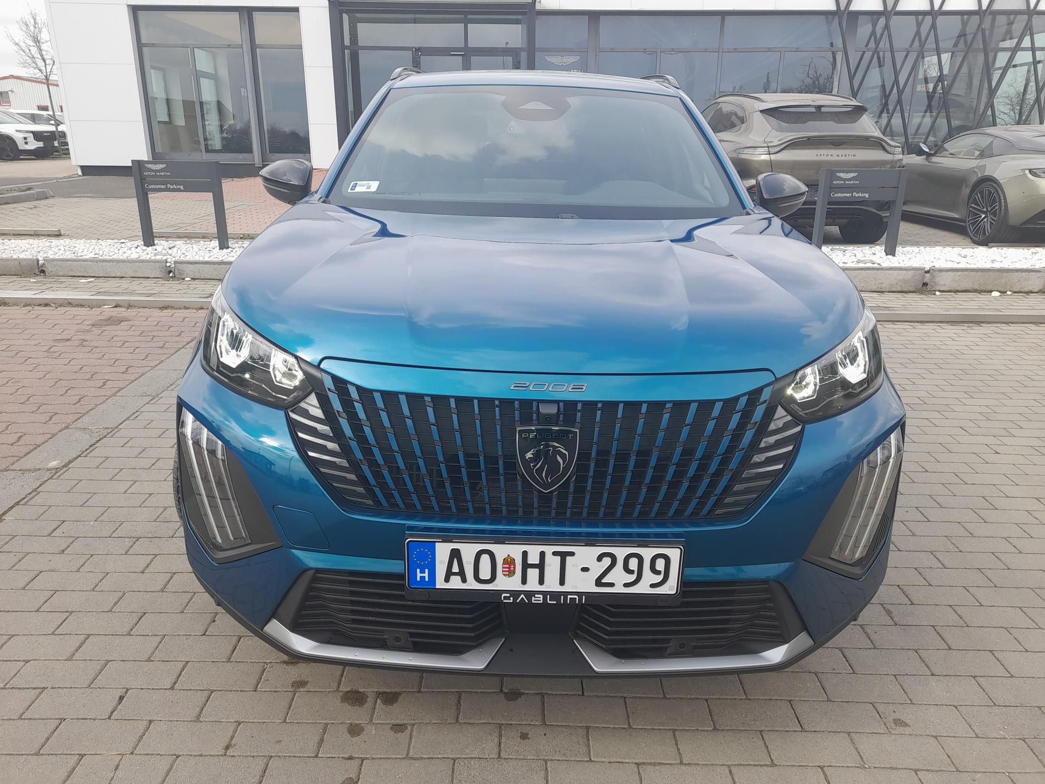 PEUGEOT 2008 1.2 Hybrid Allure e-DCS6 Tesztautó minden opcióval - 2. kép
