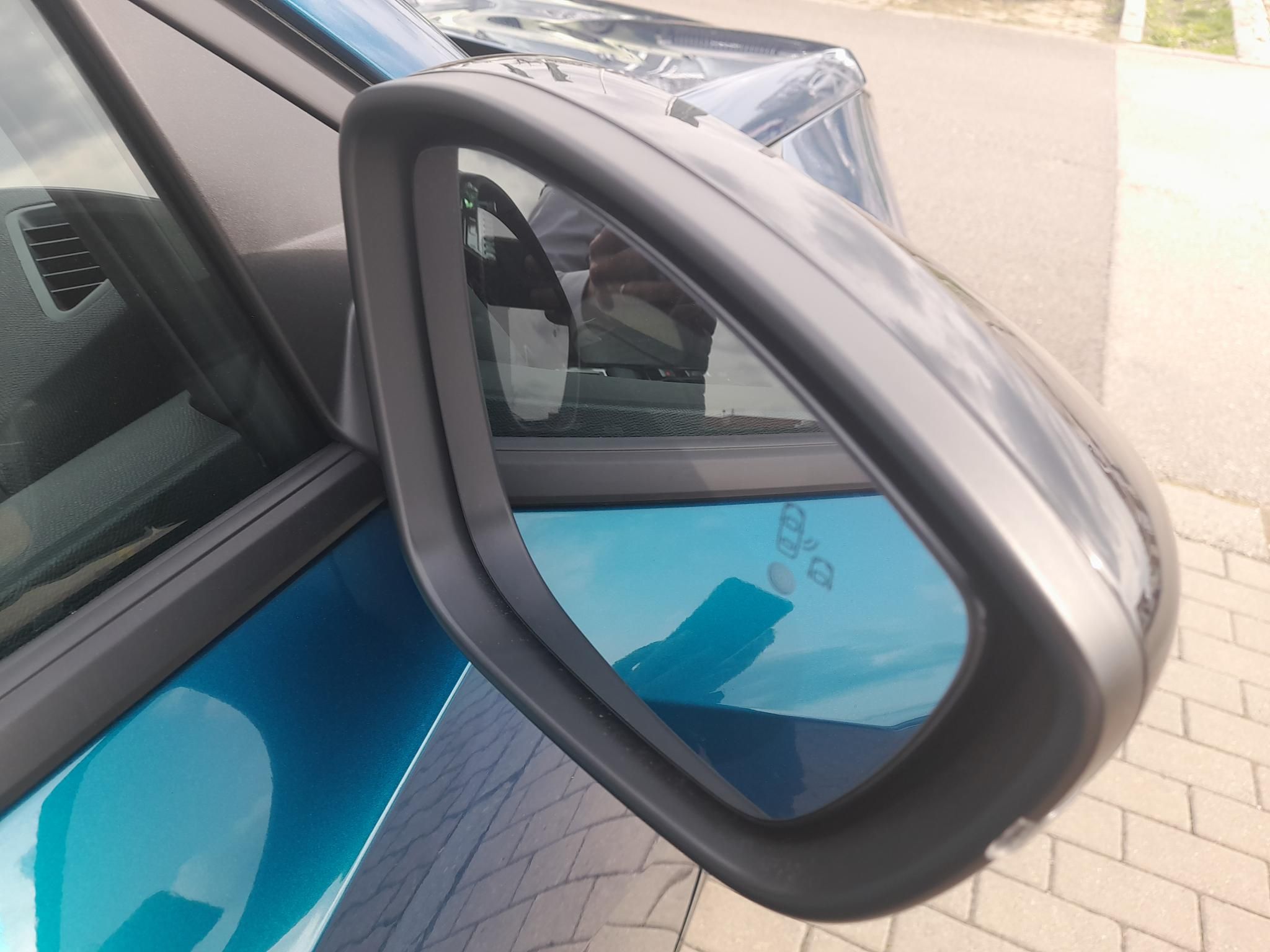 PEUGEOT 2008 1.2 Hybrid Allure e-DCS6 Tesztautó minden opcióval - 10. kép