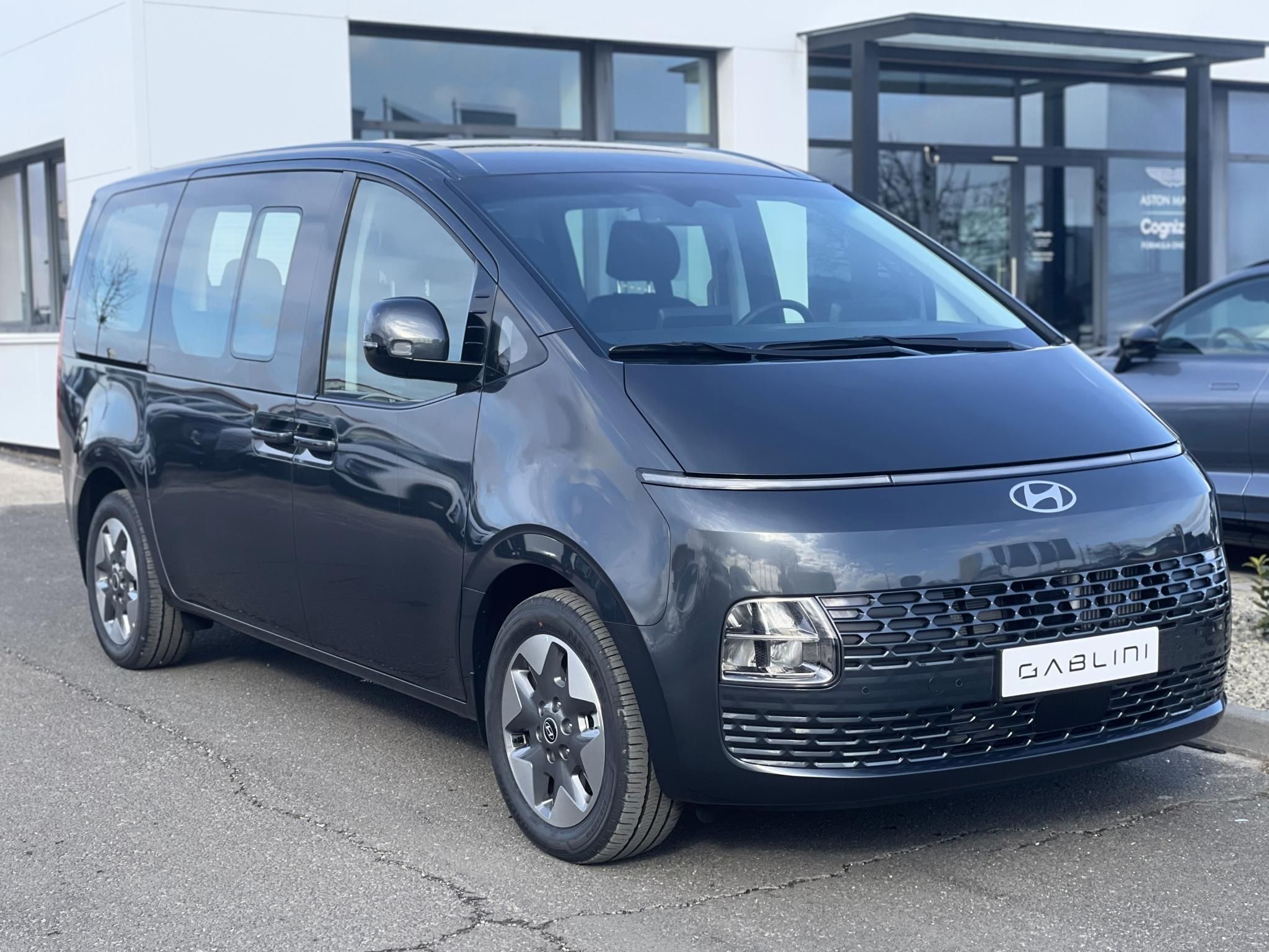 HYUNDAI STARIA 1.6 T-GDi hybrid Comfort (Automata) 9 személyes! Készletről elérhető! - 1. kép