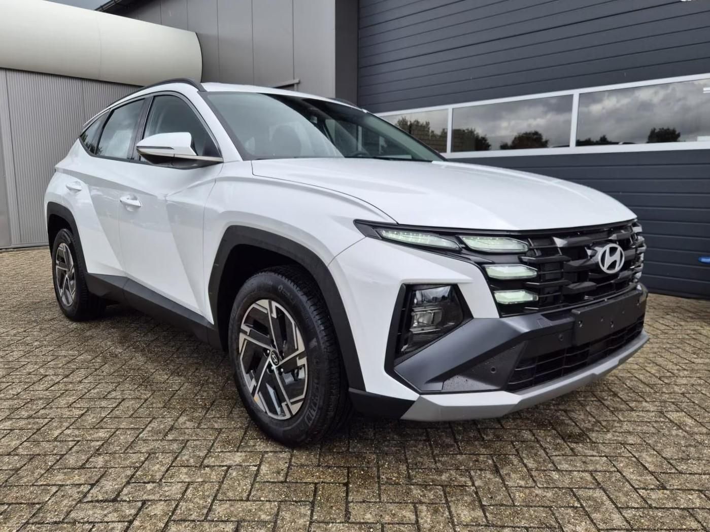 HYUNDAI TUCSON 1.6 T-GDI Comfort DCT MY26 Készletről. több színben! - 1. kép