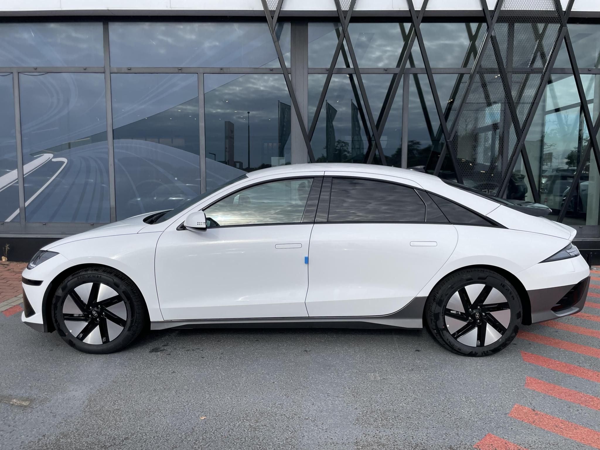 HYUNDAI IONIQ 6 77,4kWh Prime RWD! Készleten! Akár 4 millió forint támogatással cégeknek! - 3. kép