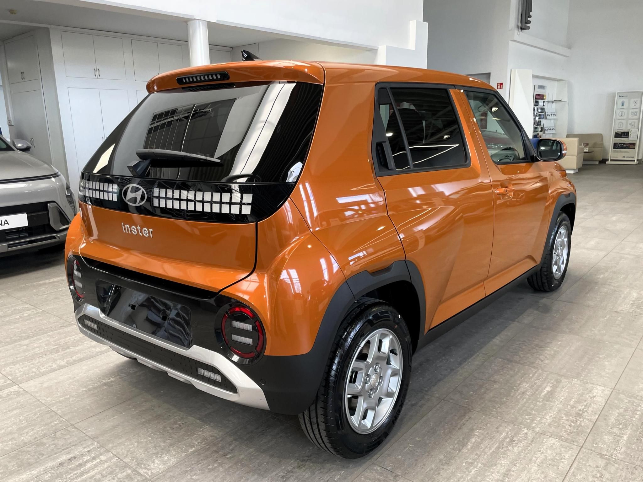 HYUNDAI INSTER 49kWh Prime Készletről! Sienna Orange metál színben! - 3. kép
