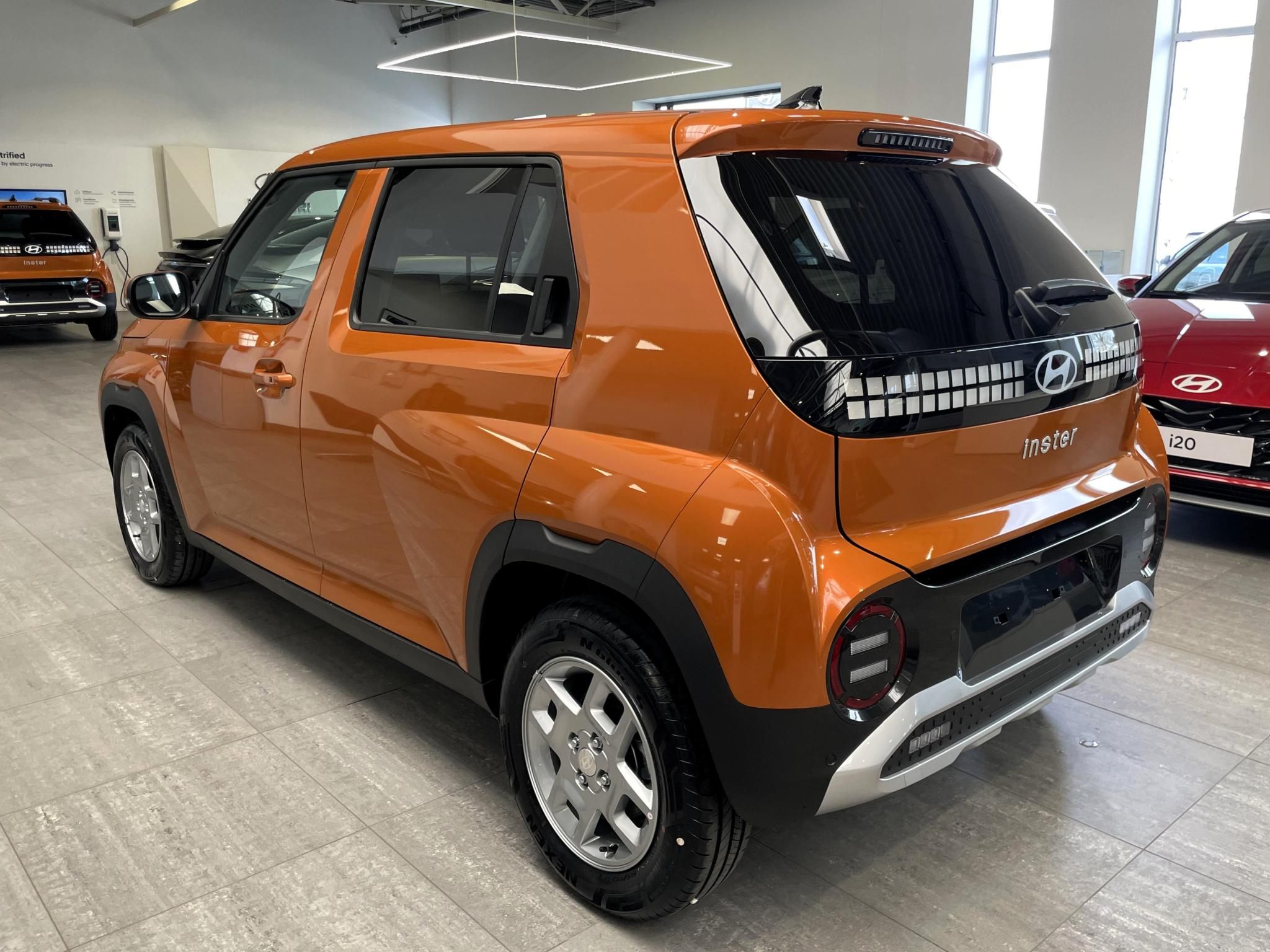 HYUNDAI INSTER 49kWh Prime Készletről! Sienna Orange metál színben! - 4. kép