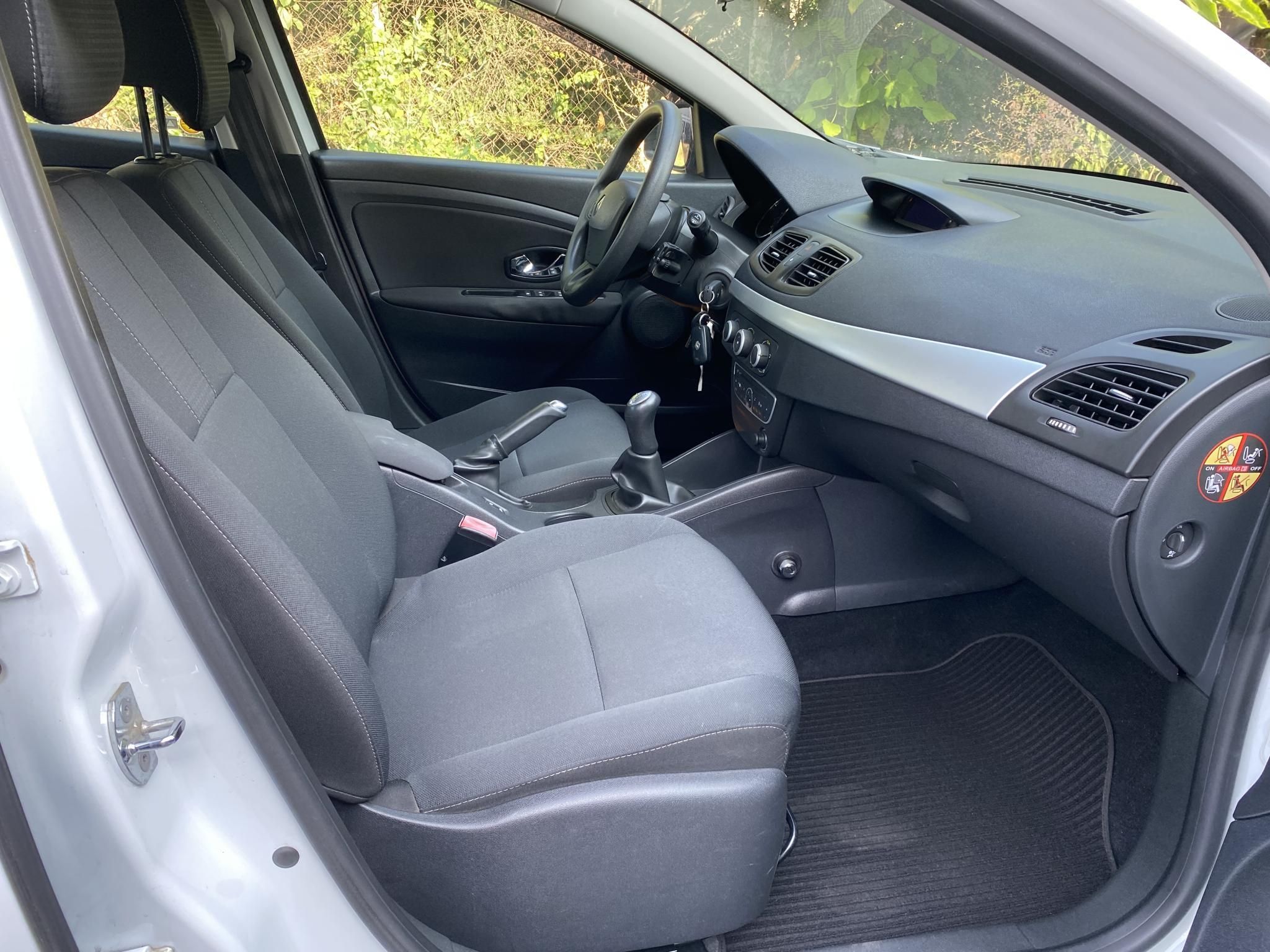 Használtautó - RENAULT FLUENCE 1.6 Authentique AKÁR 1 ÉV GARANCIÁVAL