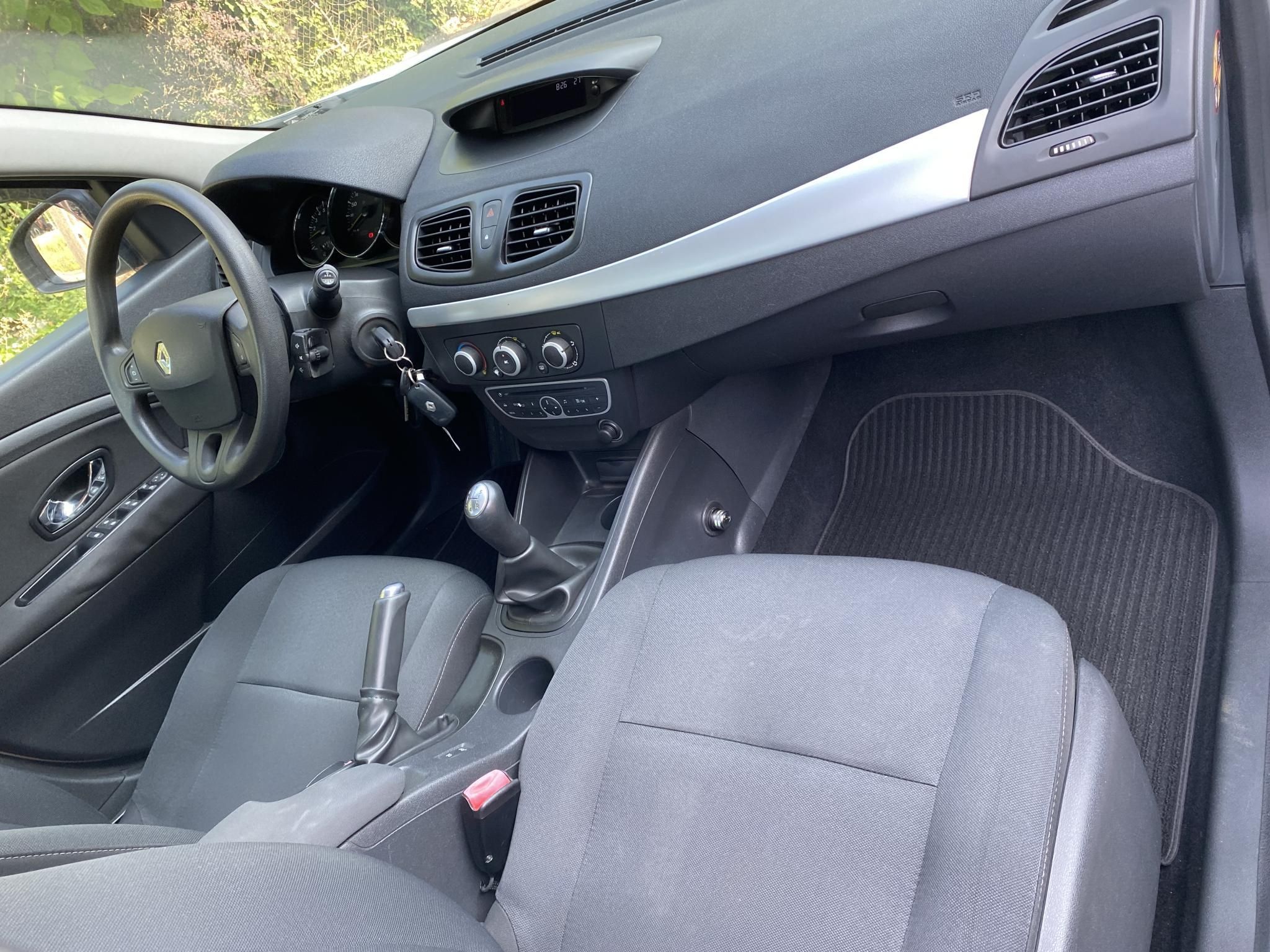 Használtautó - RENAULT FLUENCE 1.6 Authentique AKÁR 1 ÉV GARANCIÁVAL