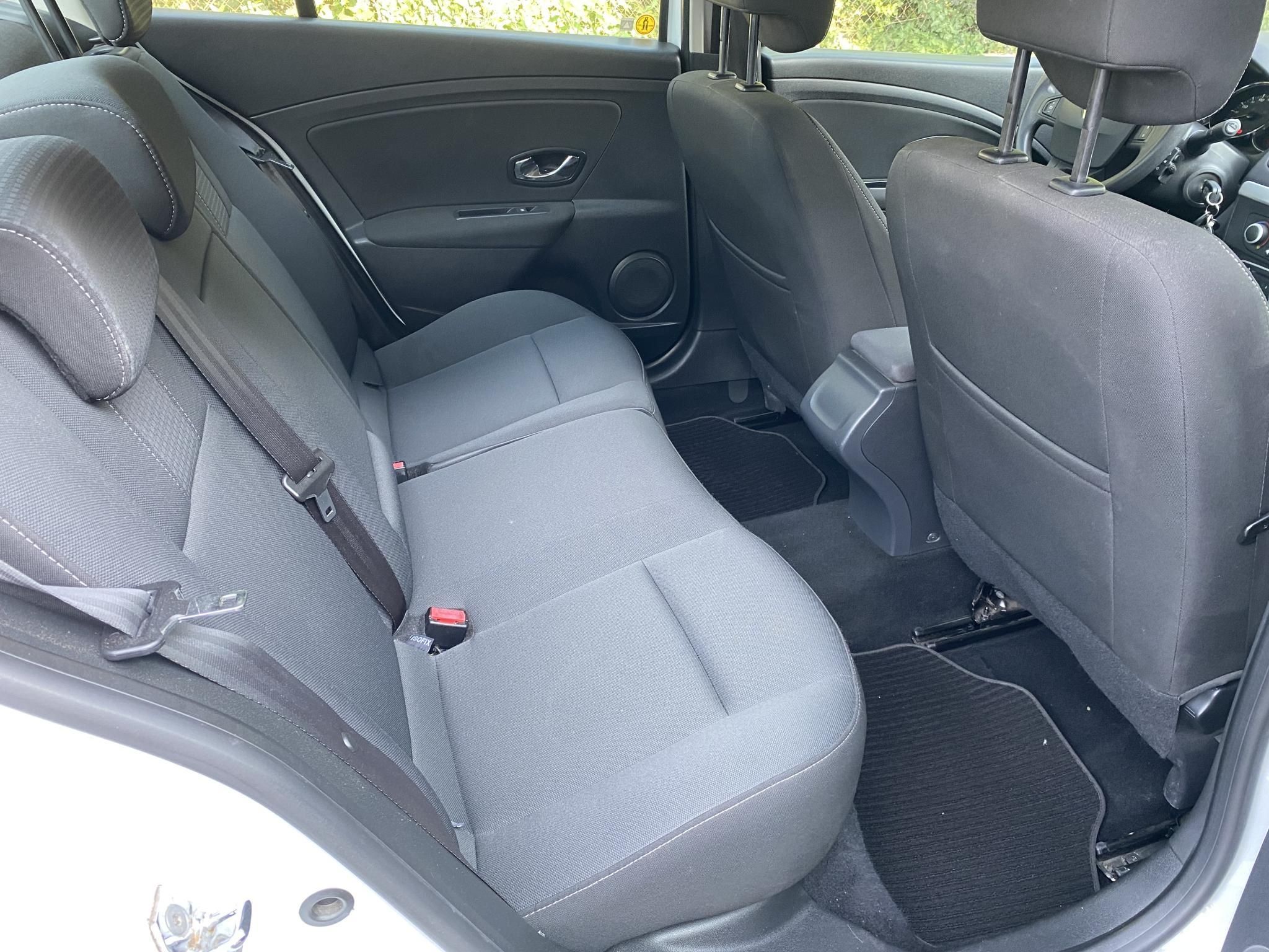 Használtautó - RENAULT FLUENCE 1.6 Authentique AKÁR 1 ÉV GARANCIÁVAL