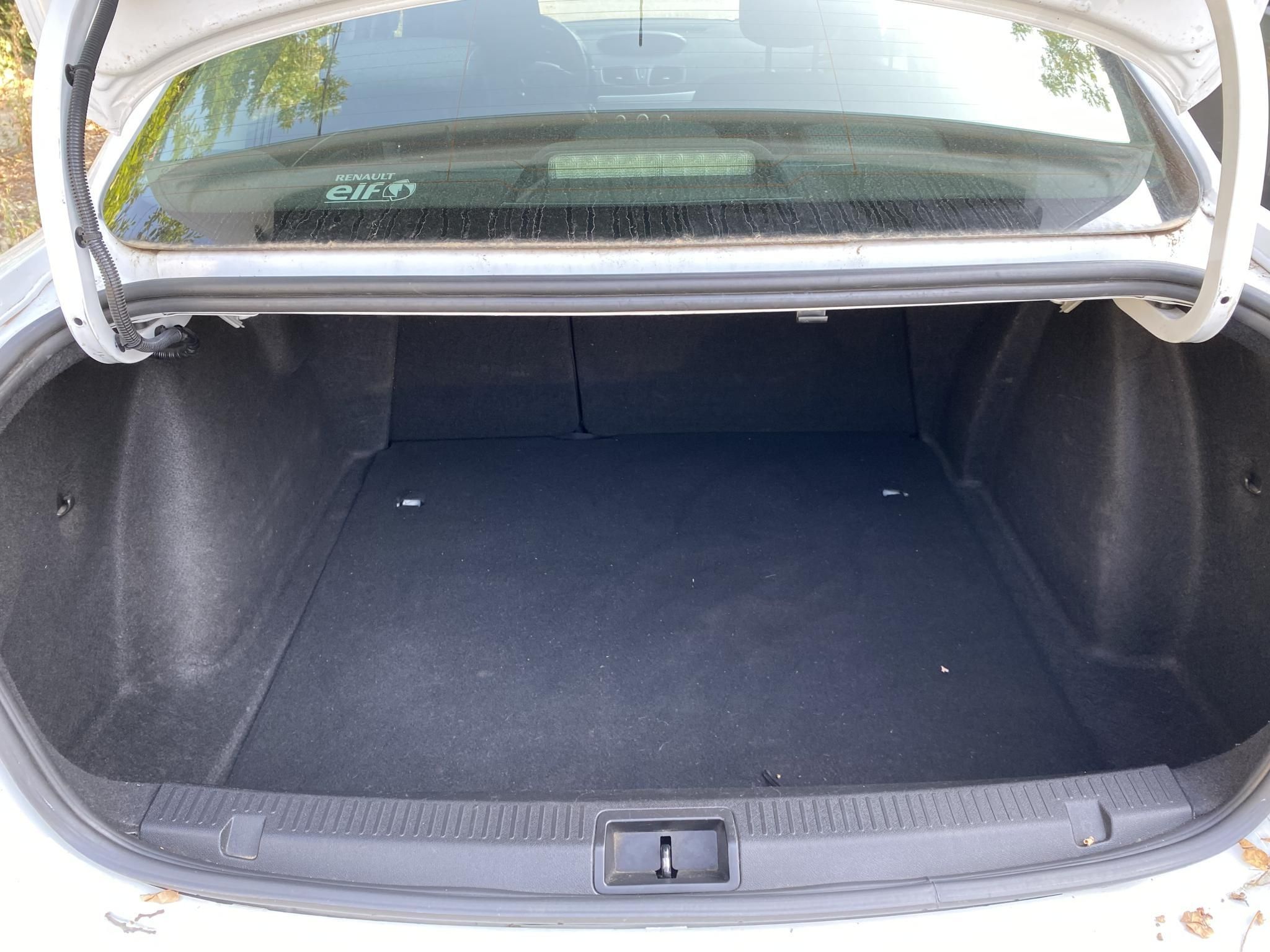 Használtautó - RENAULT FLUENCE 1.6 Authentique AKÁR 1 ÉV GARANCIÁVAL