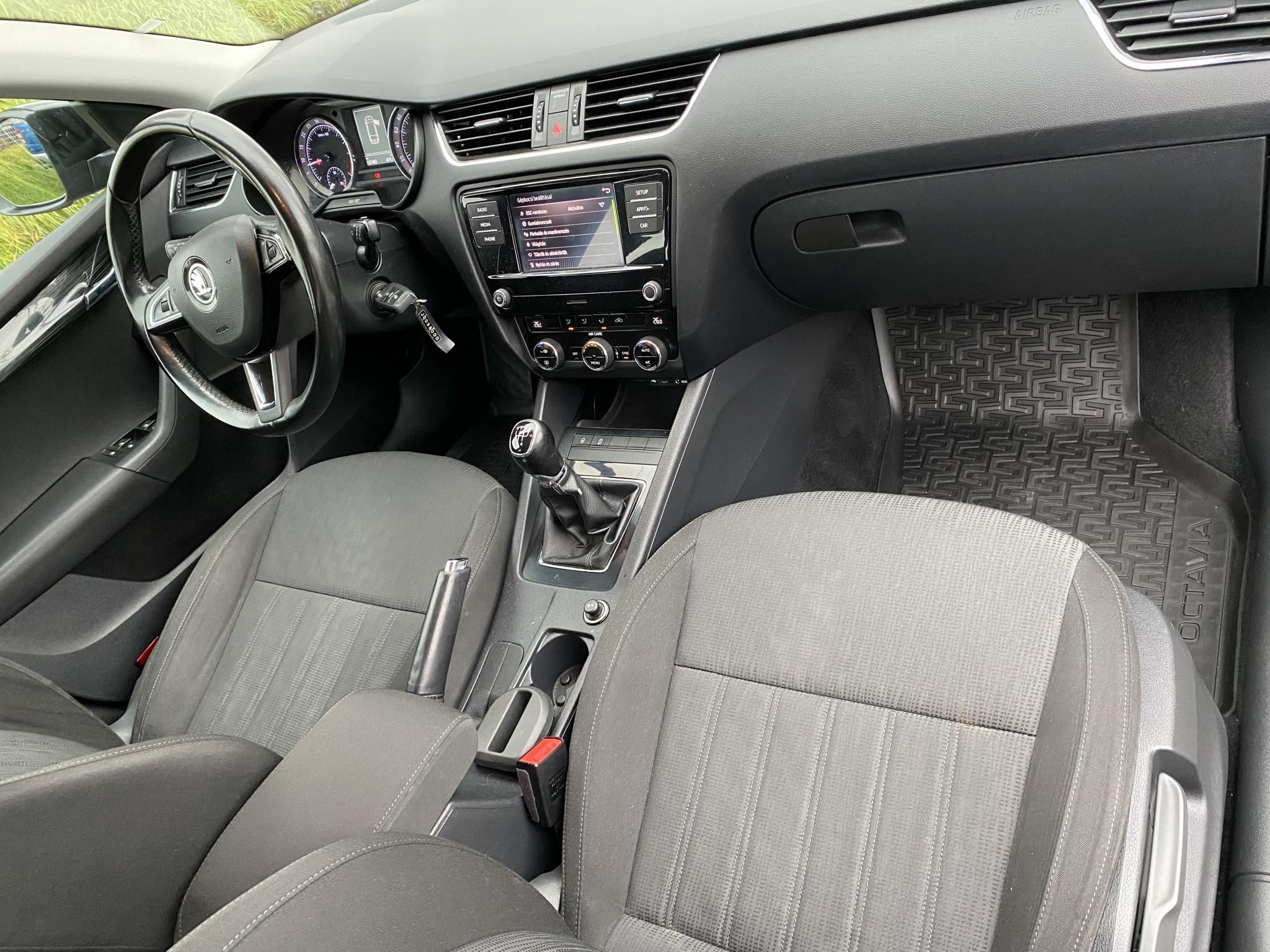 Használtautó - SKODA OCTAVIA Combi 1.6 CR TDI Style Magyar! AKÁR 2 ÉV GARANCIÁVAL