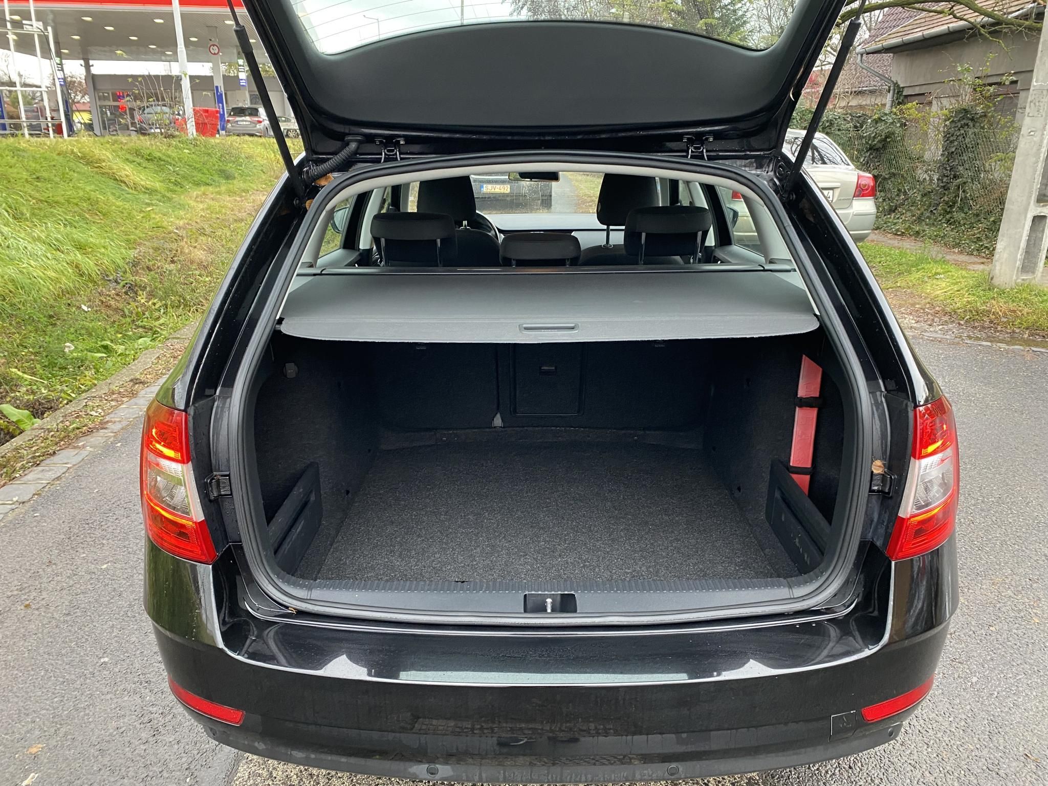 Használtautó - SKODA OCTAVIA Combi 1.6 CR TDI Style Magyar! AKÁR 2 ÉV GARANCIÁVAL