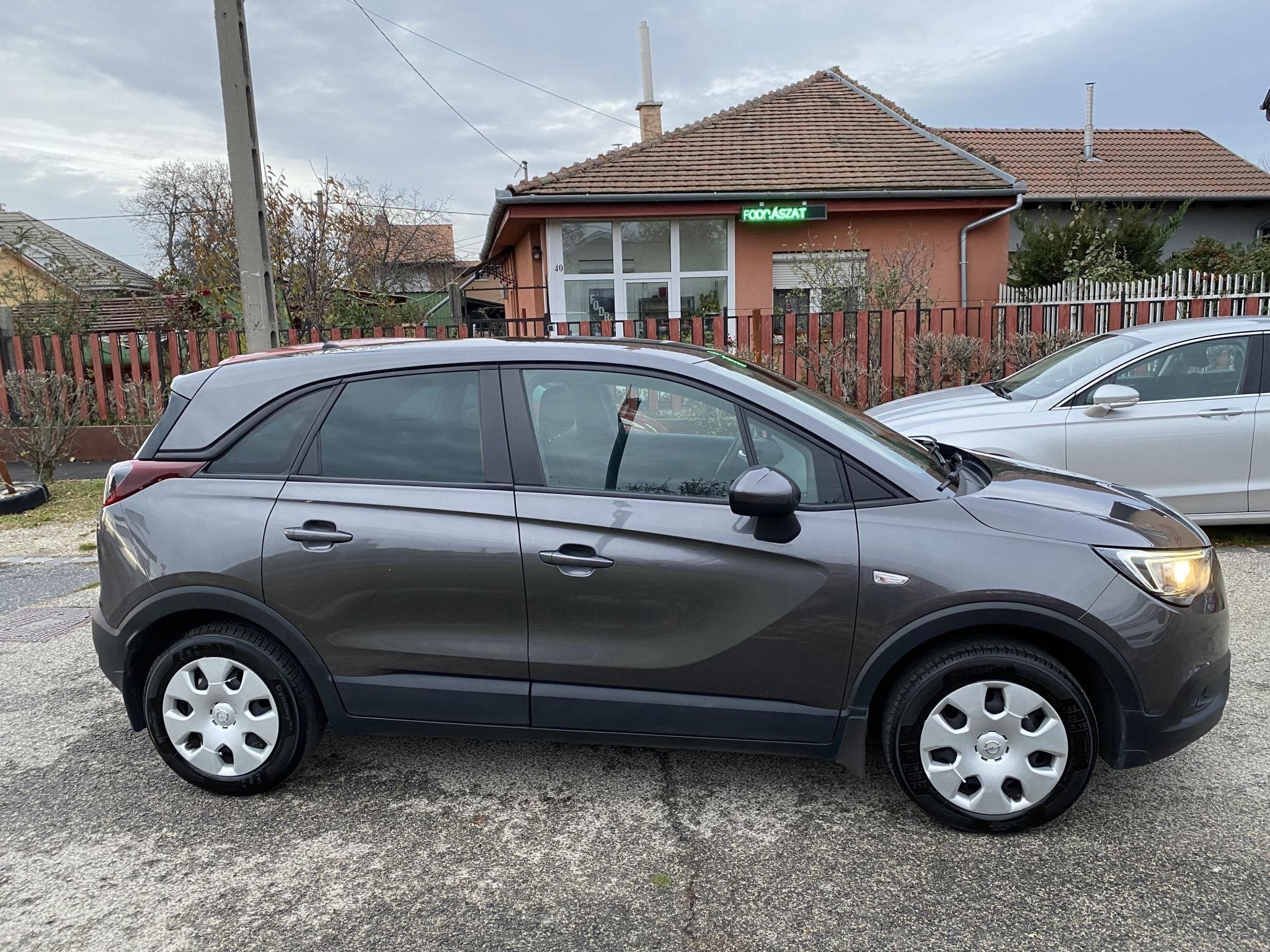 Használtautó - OPEL CROSSLAND X 1.2 T Edition