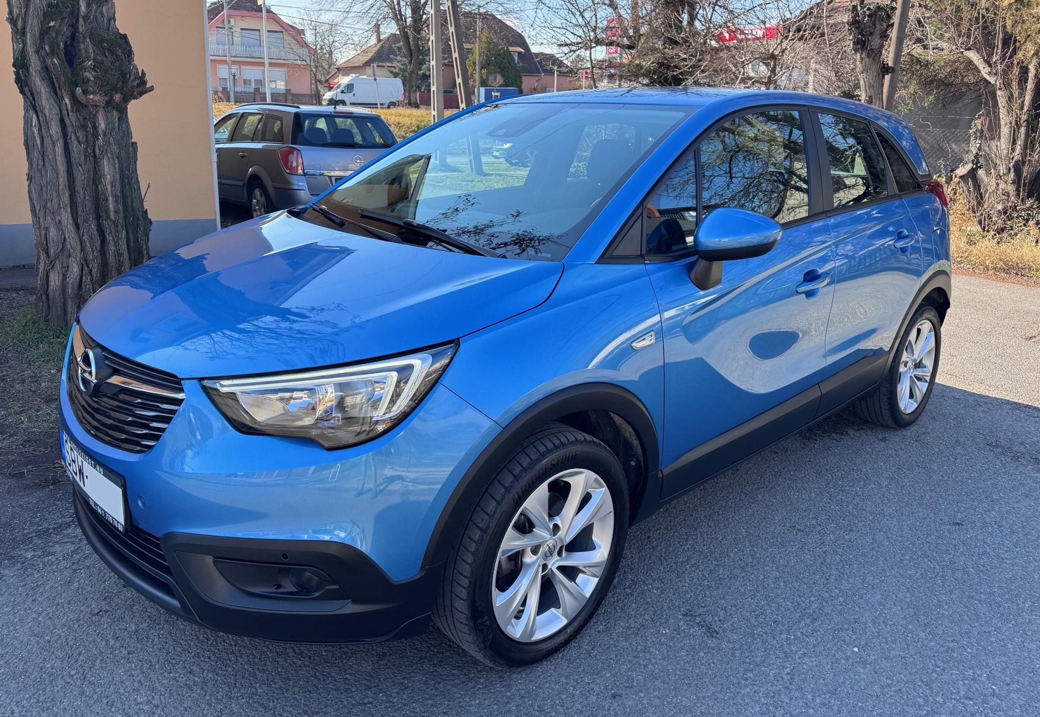 Használtautó - OPEL CROSSLAND 1.2 T Business Elegance Magyar! Magasan felszerelt. AKÁR 2 ÉV GARANCIÁVAL
