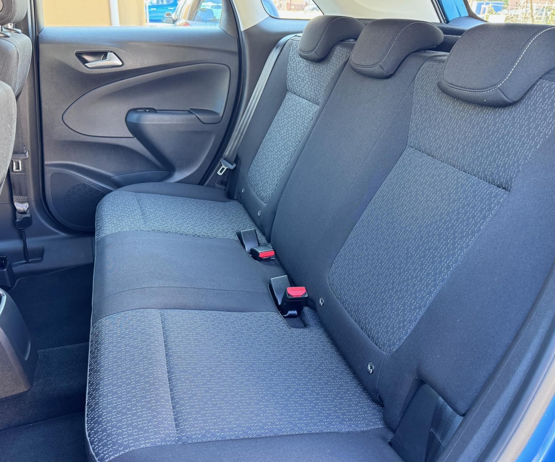 Használtautó - OPEL CROSSLAND 1.2 T Business Elegance Magyar! Magasan felszerelt. AKÁR 2 ÉV GARANCIÁVAL