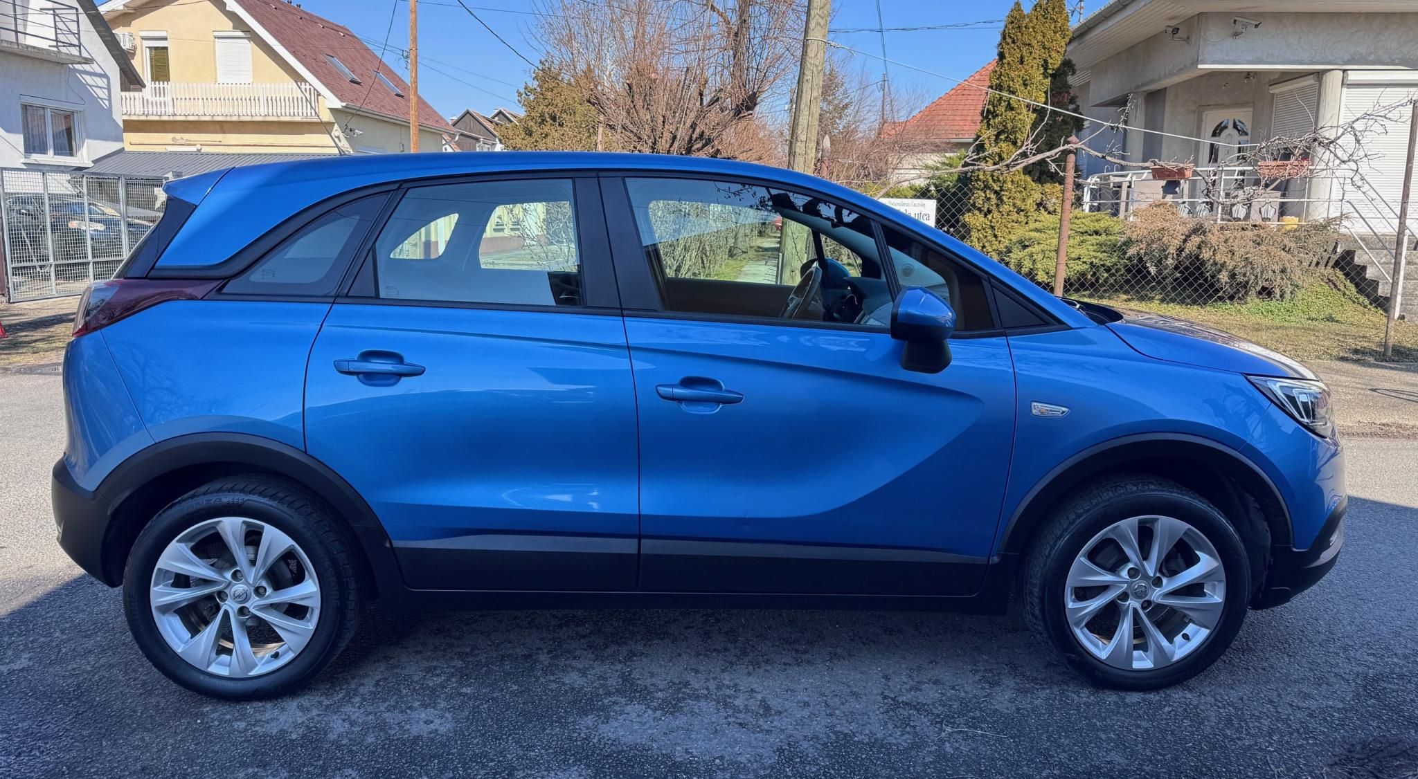 Használtautó - OPEL CROSSLAND 1.2 T Business Elegance Magyar! Magasan felszerelt. AKÁR 2 ÉV GARANCIÁVAL