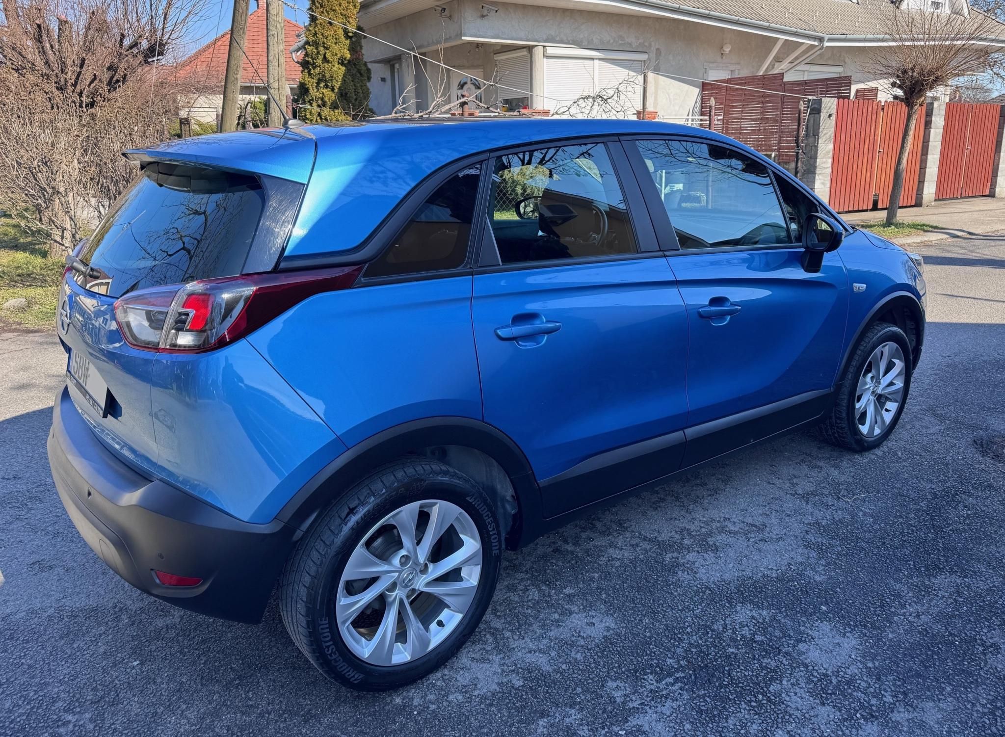 Használtautó - OPEL CROSSLAND 1.2 T Business Elegance Magyar! Magasan felszerelt. AKÁR 2 ÉV GARANCIÁVAL